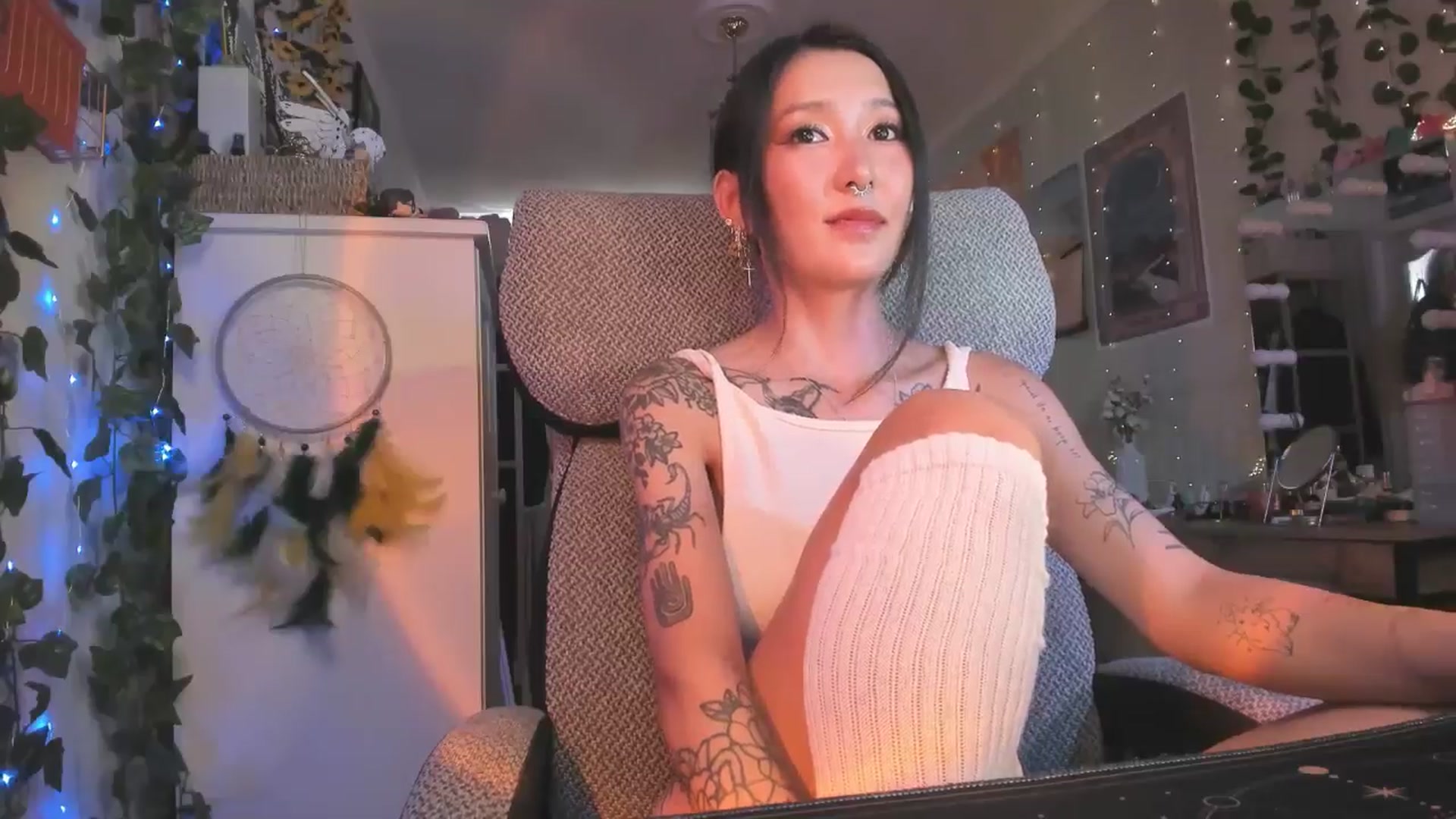 Gallery image thumbnail from KellyAsian's myfreecams stream on, 07/18/2024, 09:01 image 3 of 20