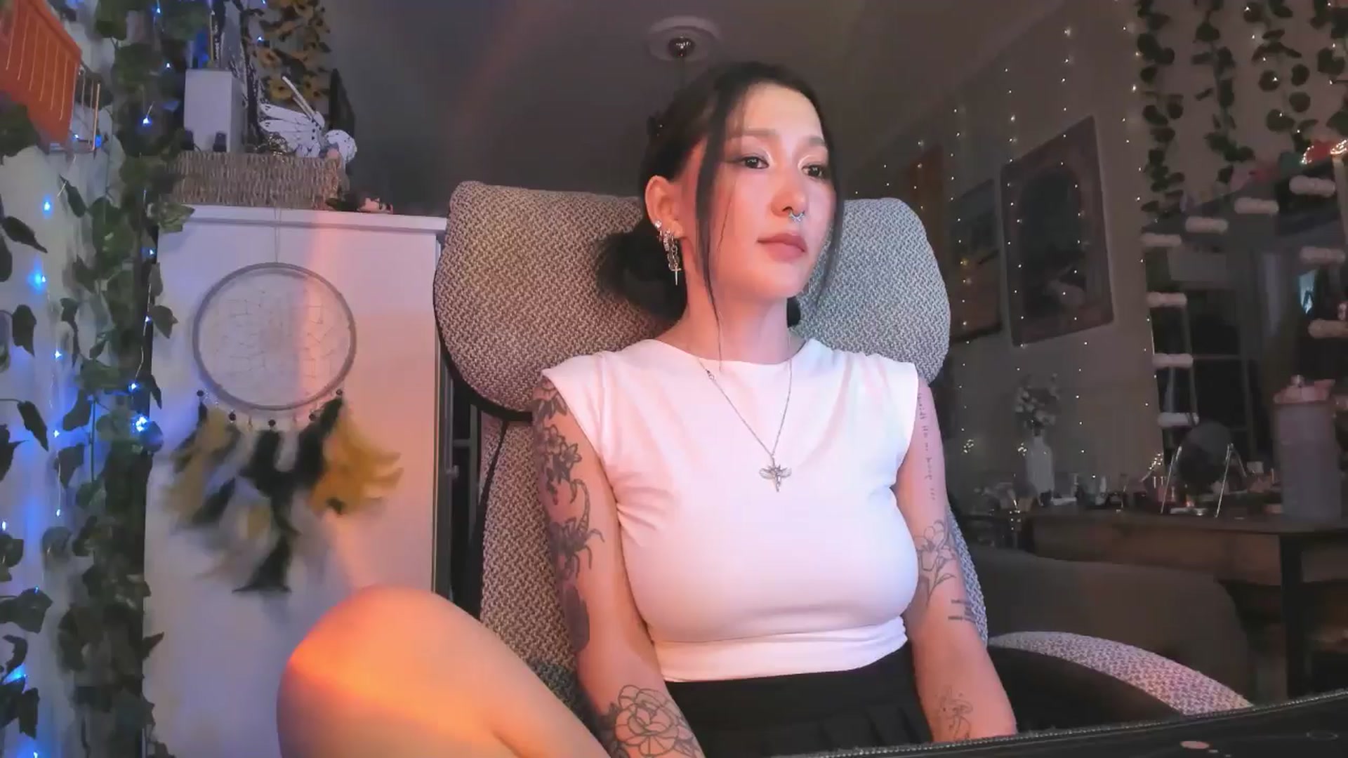 Gallery image thumbnail from KellyAsian's myfreecams stream on, 07/18/2024, 16:34 image 19 of 20
