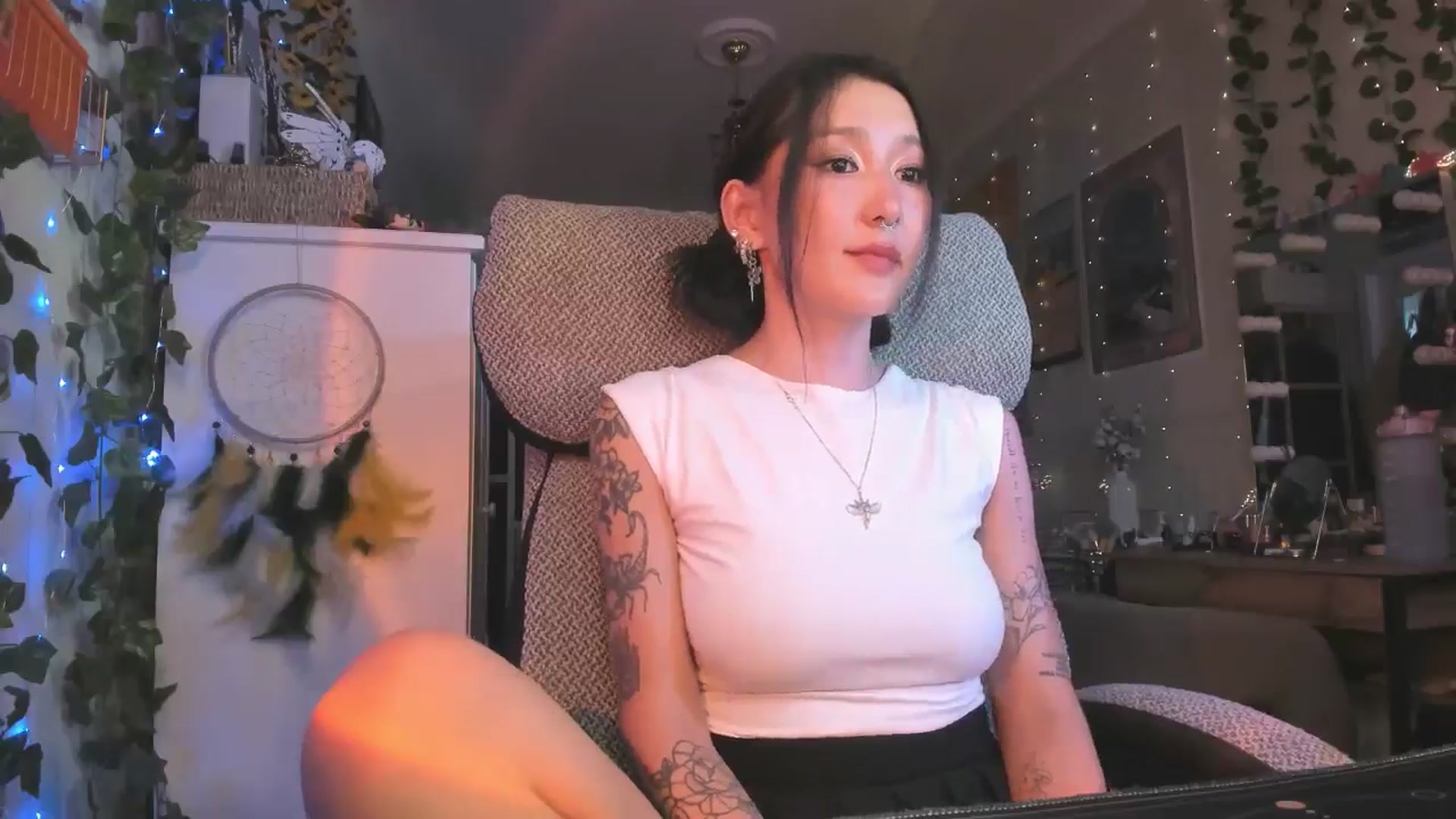 Gallery image thumbnail from KellyAsian's myfreecams stream on, 07/18/2024, 16:34 image 18 of 20
