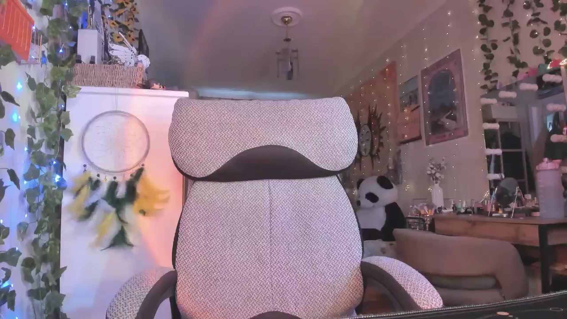 Gallery image thumbnail from KellyAsian's myfreecams stream on, 07/18/2024, 18:01 image 7 of 20