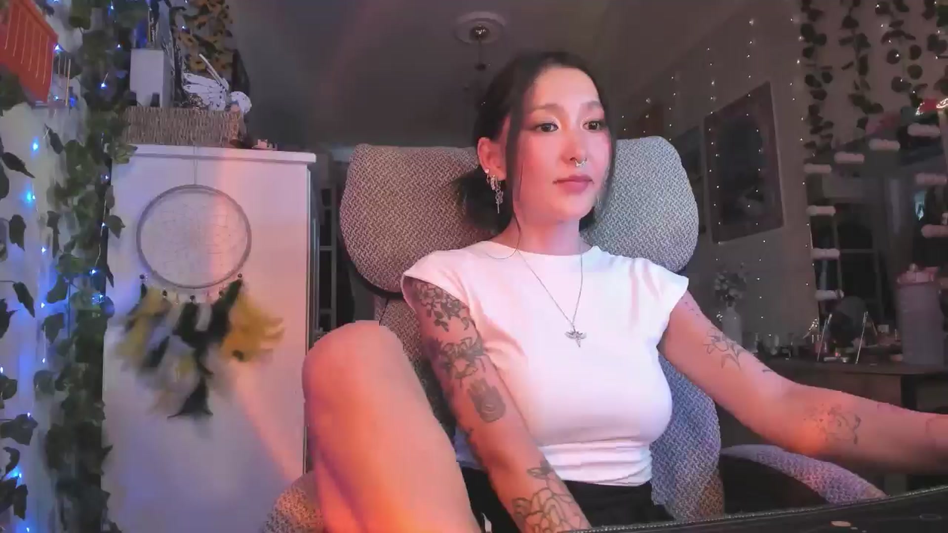 Gallery image thumbnail from KellyAsian's myfreecams stream on, 07/18/2024, 18:01 image 4 of 20