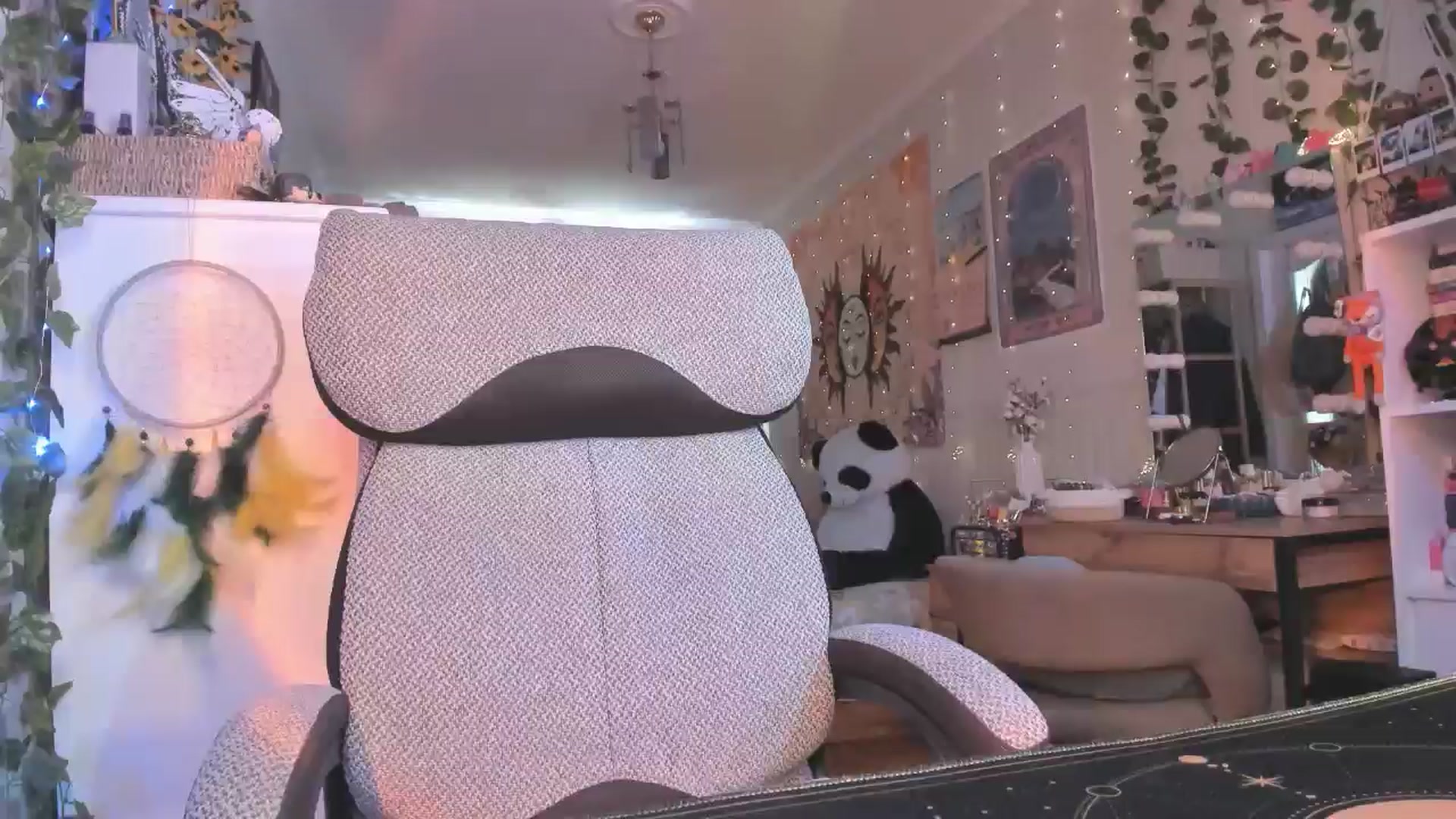 Gallery image thumbnail from KellyAsian's myfreecams stream on, 07/19/2024, 09:28 image 20 of 20