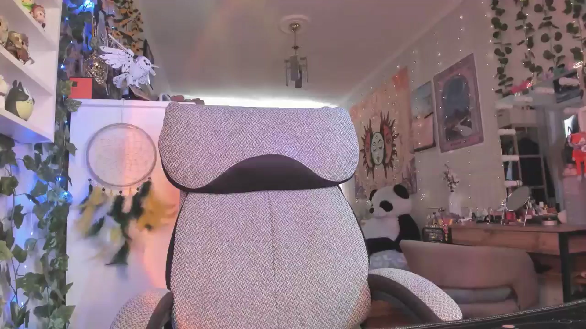 Gallery image thumbnail from KellyAsian's myfreecams stream on, 07/23/2024, 08:46 image 19 of 20