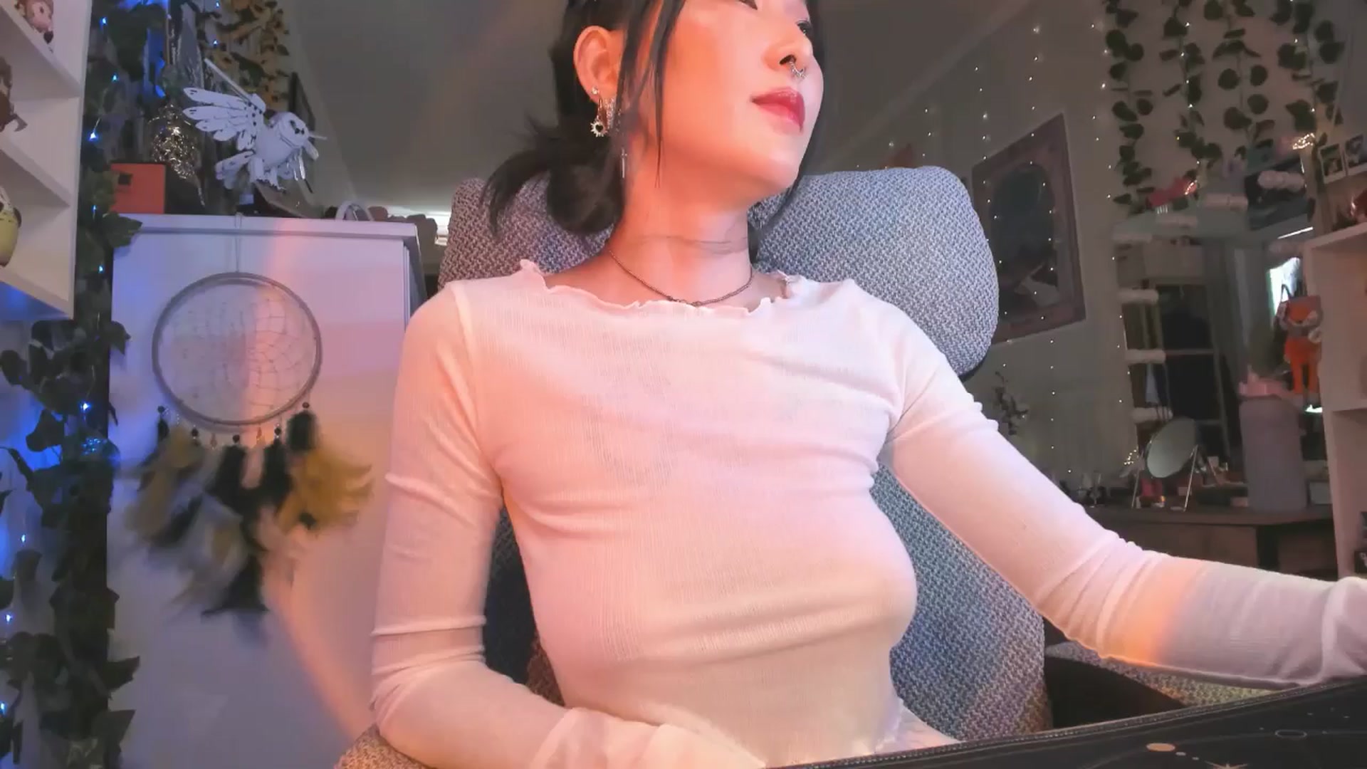 Gallery image thumbnail from KellyAsian's myfreecams stream on, 07/26/2024, 08:31 image 17 of 20