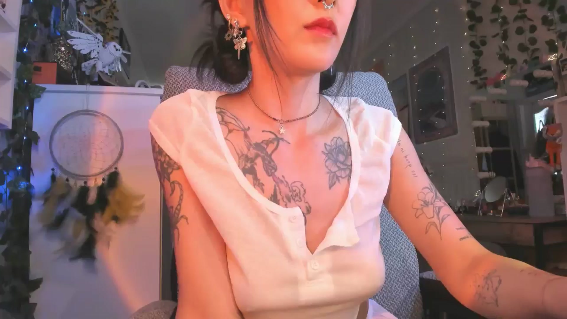 Gallery image thumbnail from KellyAsian's myfreecams stream on, 07/26/2024, 08:59 image 15 of 20