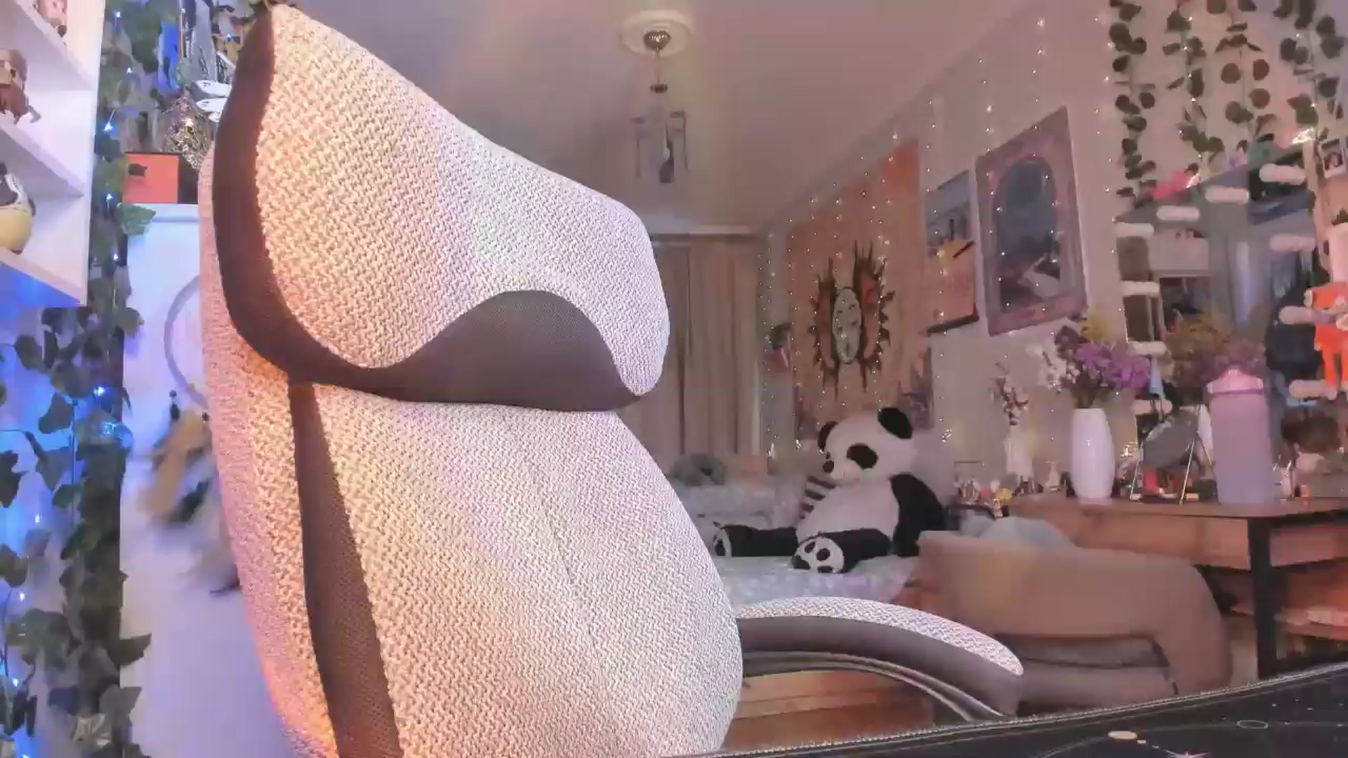 Gallery image thumbnail from KellyAsian's myfreecams stream on, 07/30/2024, 17:50 image 1 of 20