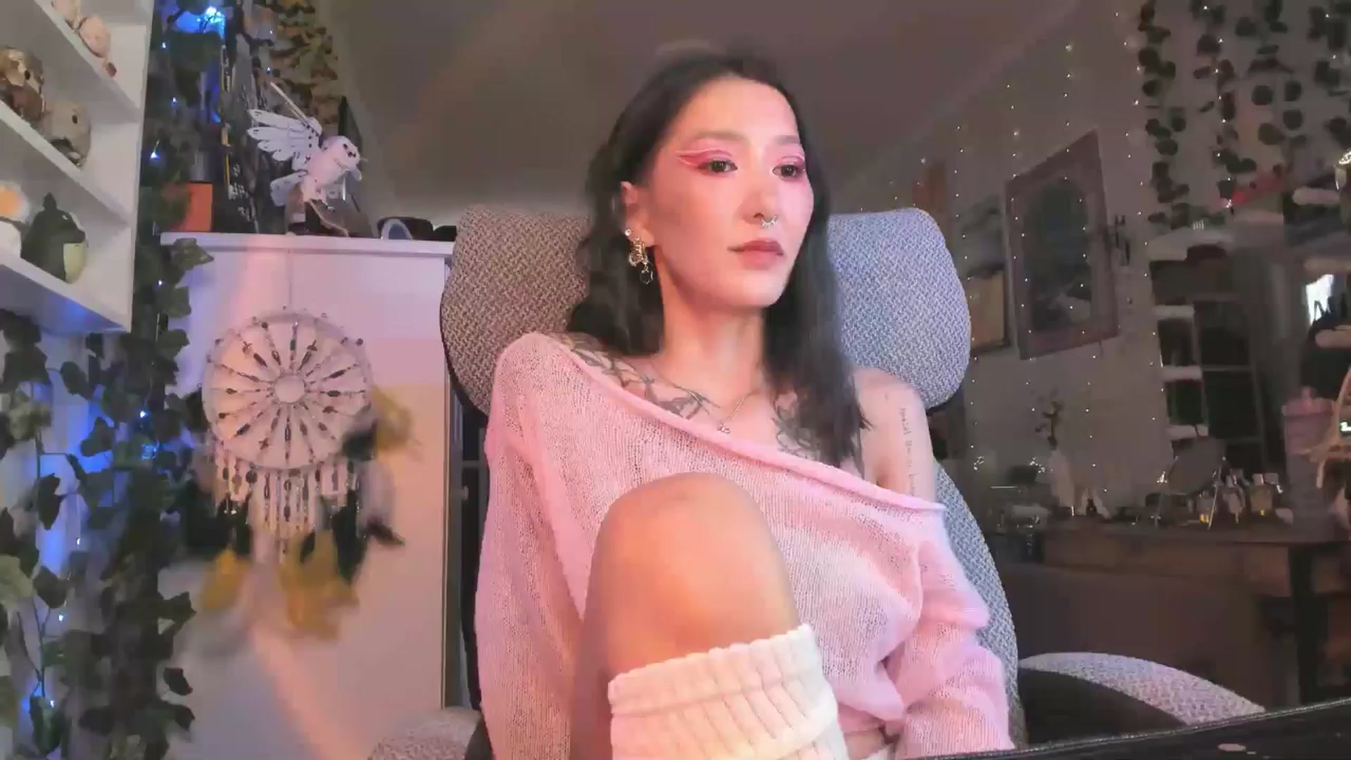 Gallery image thumbnail from KellyAsian's myfreecams stream on, 08/13/2024, 08:18 image 6 of 20
