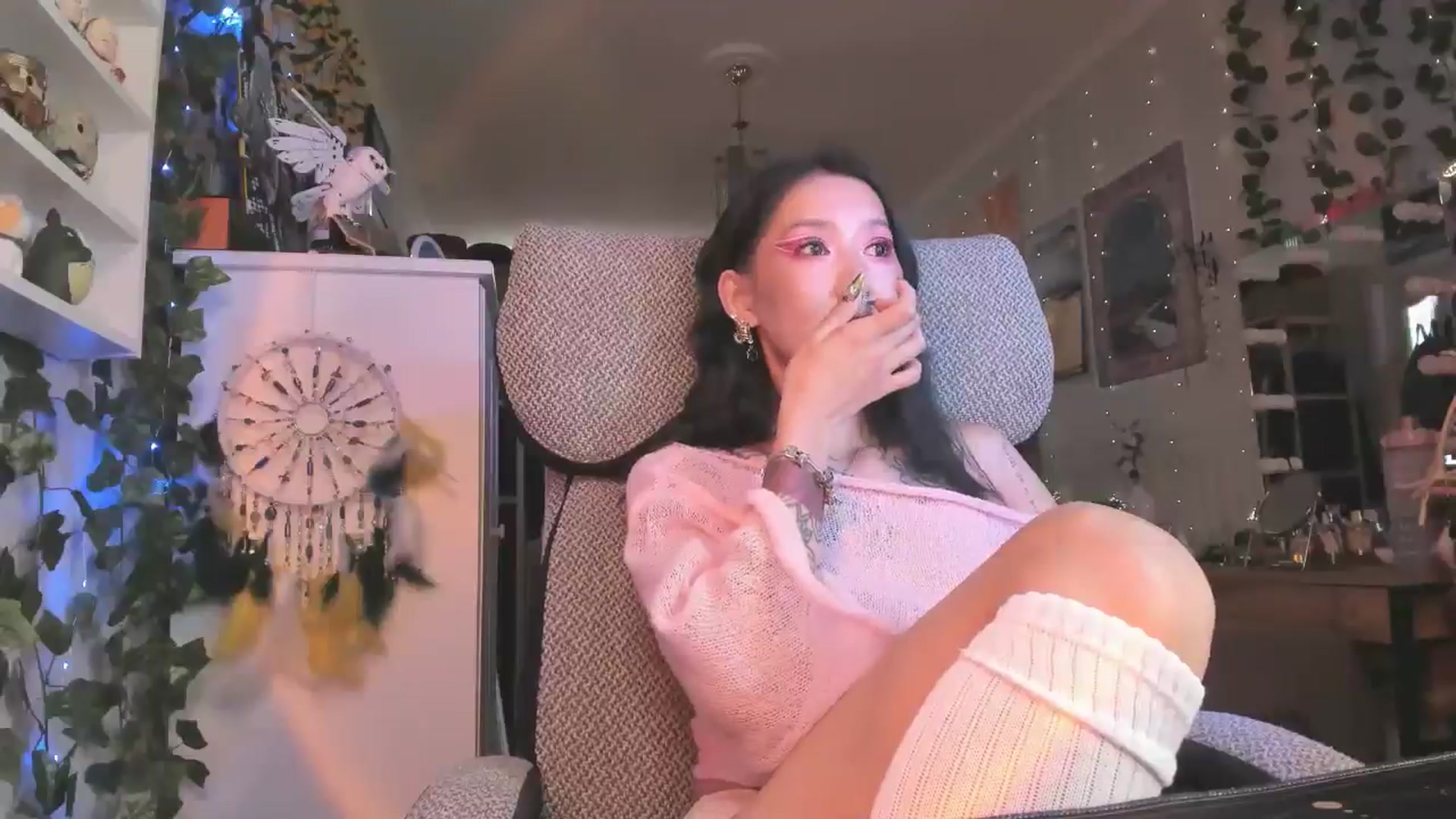 Gallery image thumbnail from KellyAsian's myfreecams stream on, 08/13/2024, 08:18 image 13 of 20