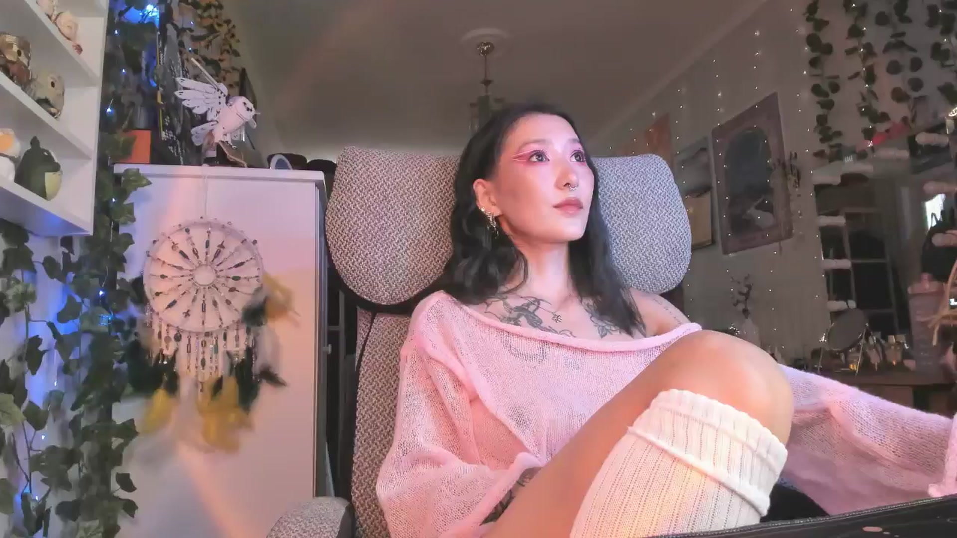 Gallery image thumbnail from KellyAsian's myfreecams stream on, 08/13/2024, 08:18 image 16 of 20