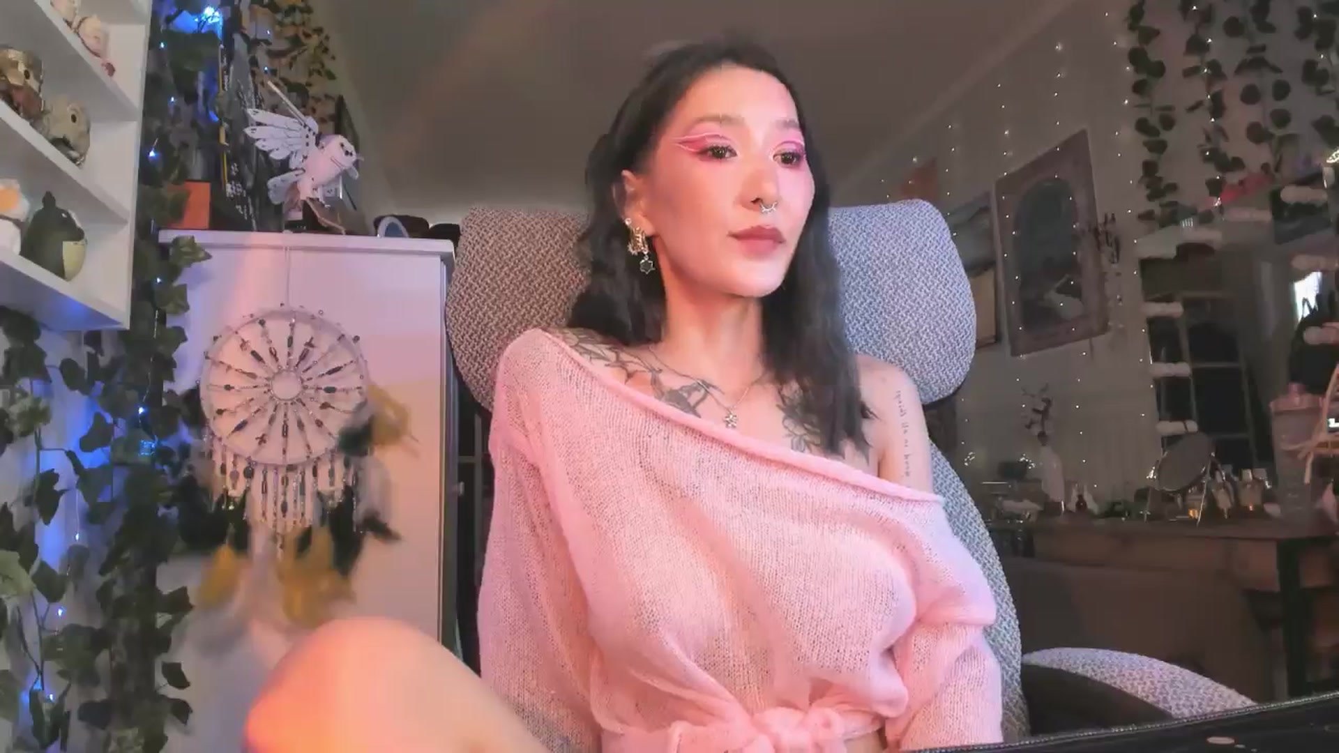 Gallery image thumbnail from KellyAsian's myfreecams stream on, 08/13/2024, 08:18 image 4 of 20