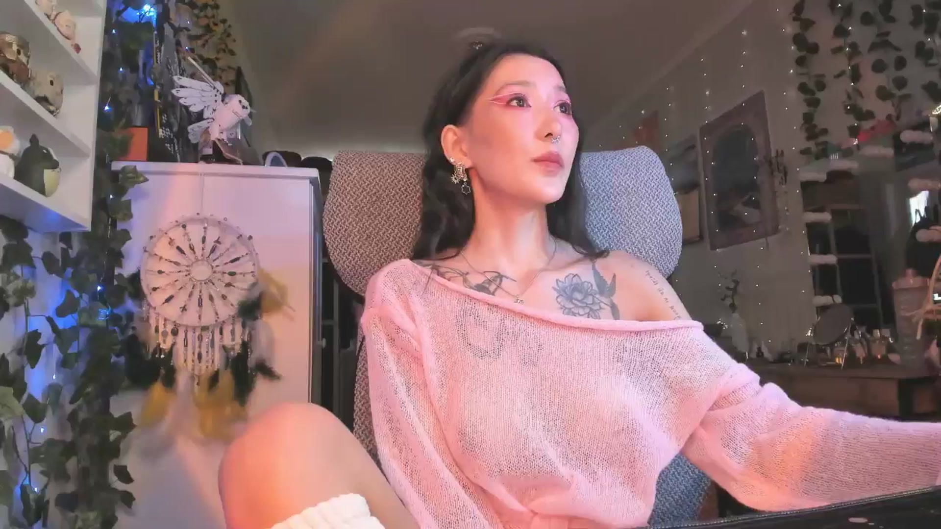 Gallery image thumbnail from KellyAsian's myfreecams stream on, 08/13/2024, 09:10 image 3 of 20