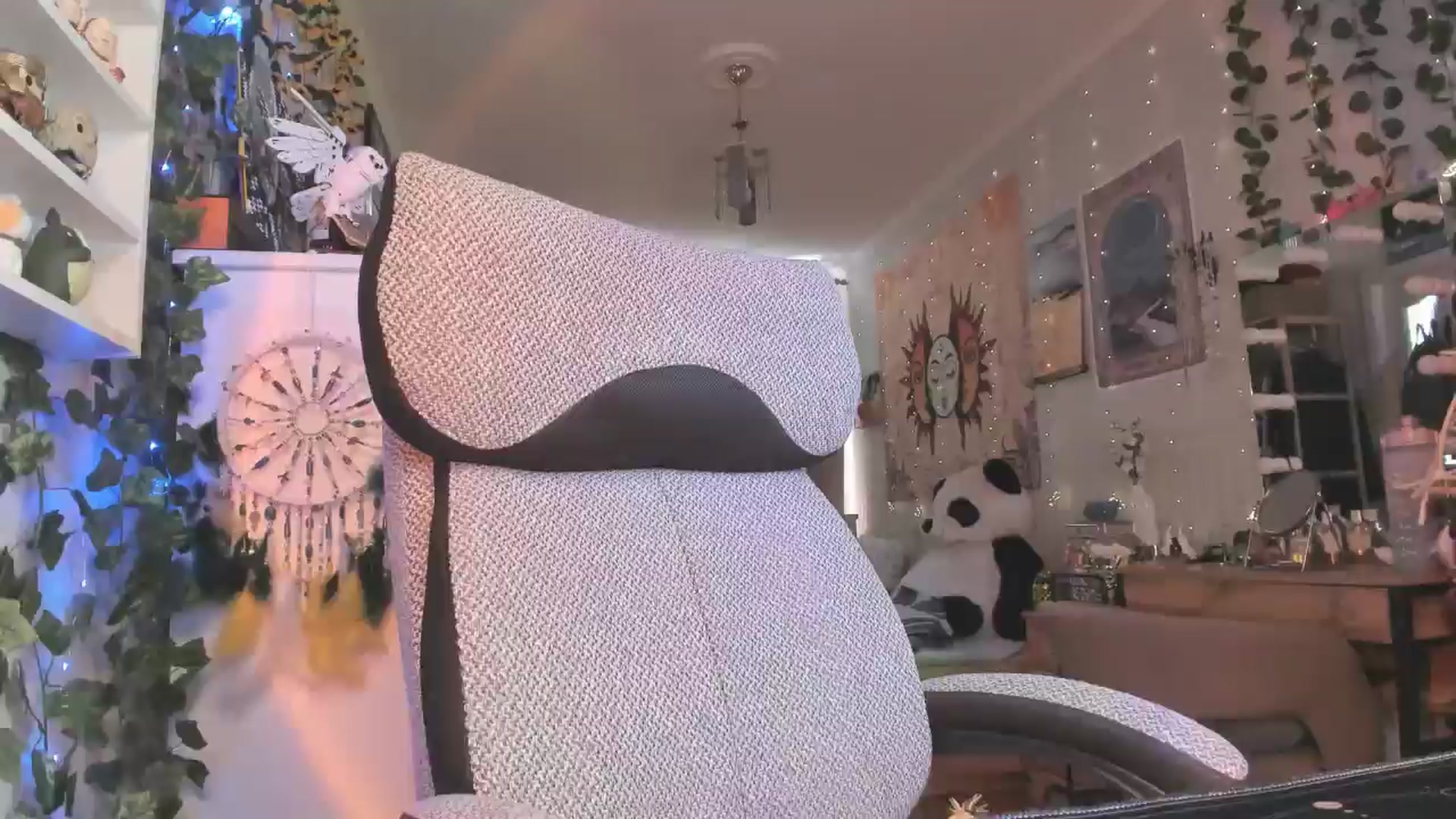 Gallery image thumbnail from KellyAsian's myfreecams stream on, 08/13/2024, 09:10 image 5 of 20