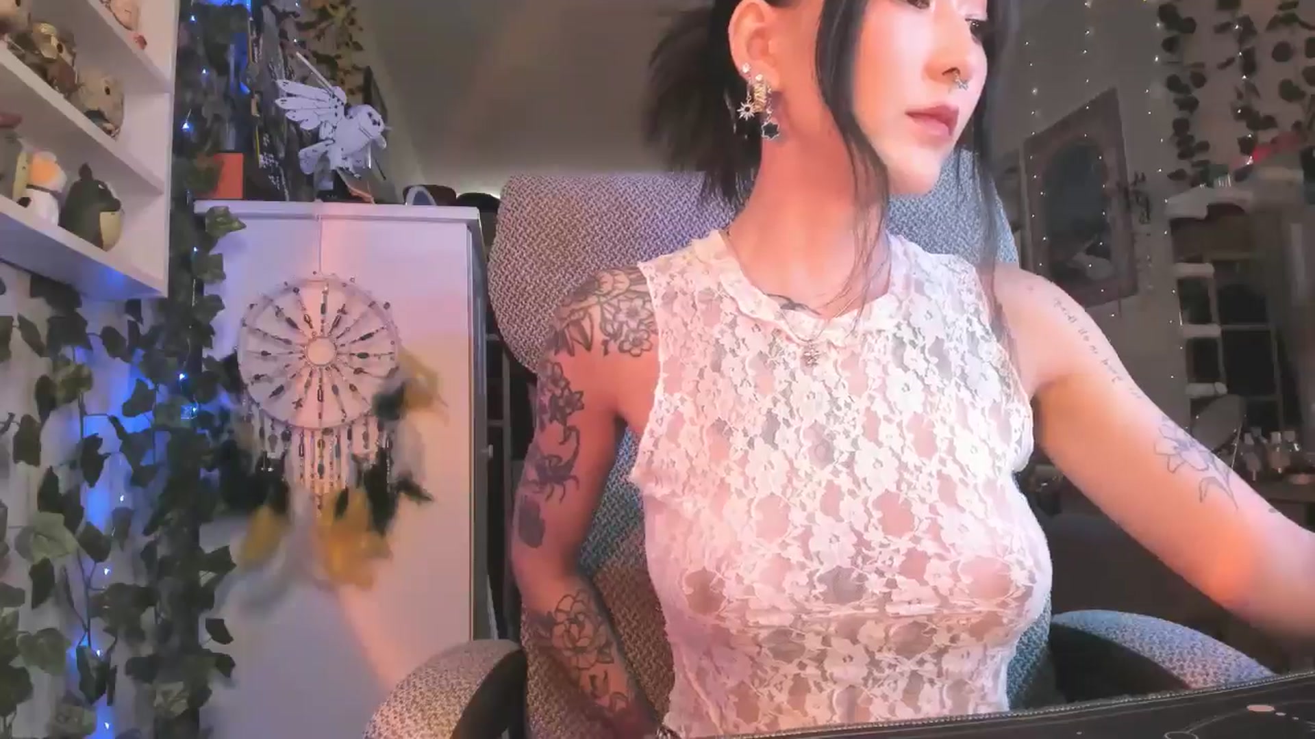 Gallery image thumbnail from KellyAsian's myfreecams stream on, 08/14/2024, 08:06 image 10 of 20