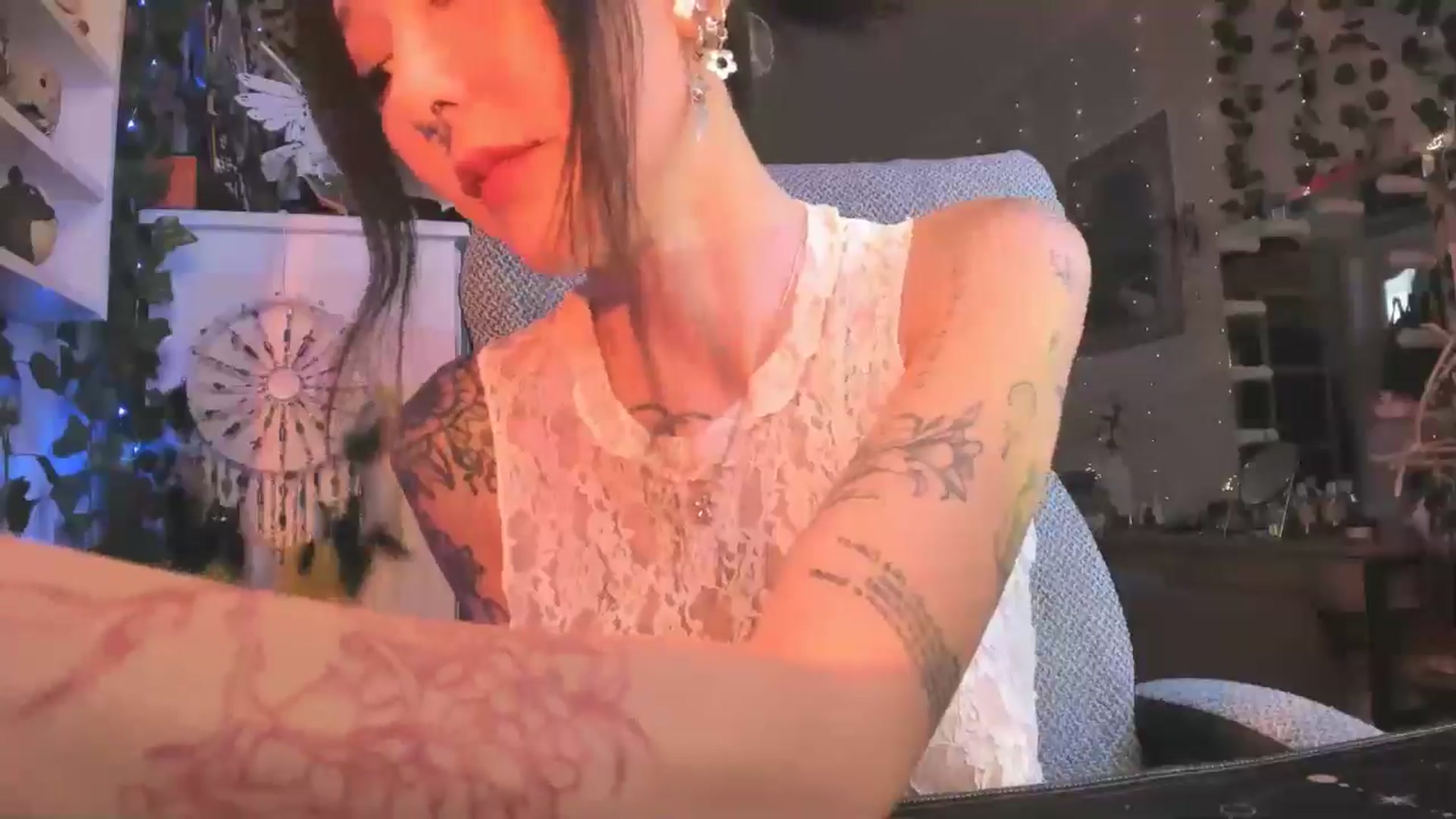 Gallery image thumbnail from KellyAsian's myfreecams stream on, 08/14/2024, 08:47 image 10 of 20
