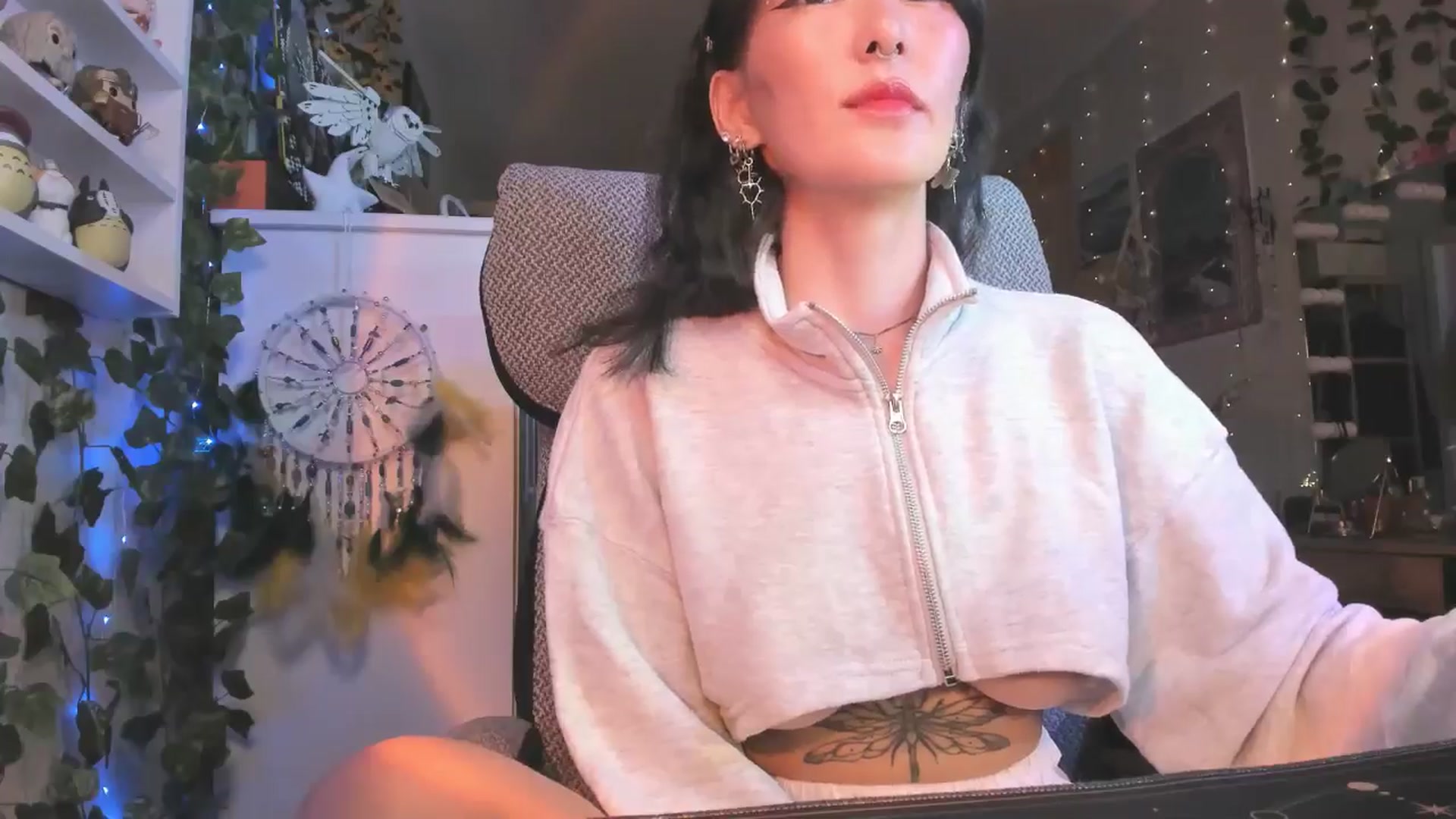 Gallery image thumbnail from KellyAsian's myfreecams stream on, 08/22/2024, 09:13 image 9 of 20
