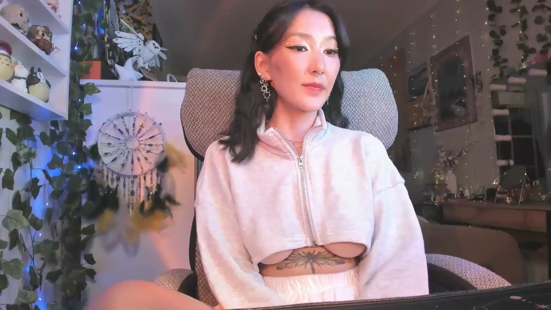 Gallery image thumbnail from KellyAsian's myfreecams stream on, 08/22/2024, 09:13 image 2 of 20