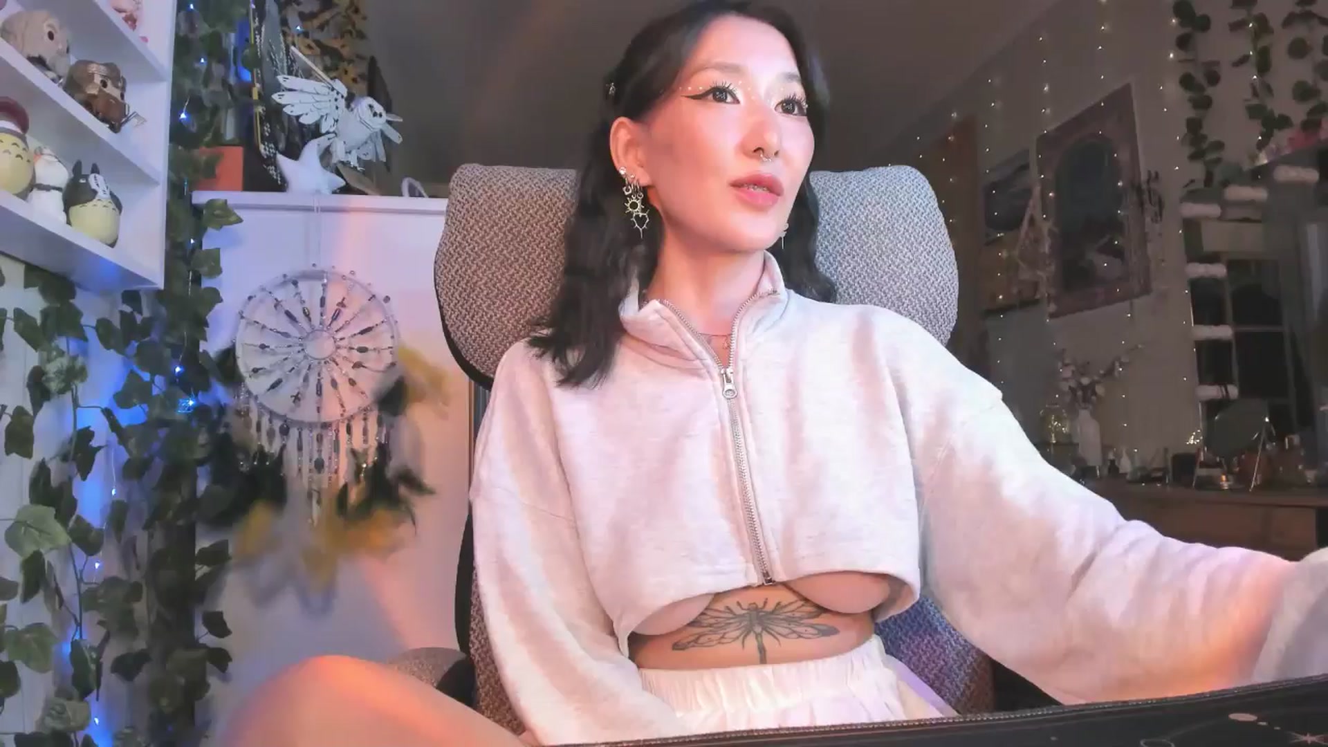 Gallery image thumbnail from KellyAsian's myfreecams stream on, 08/22/2024, 09:13 image 1 of 20