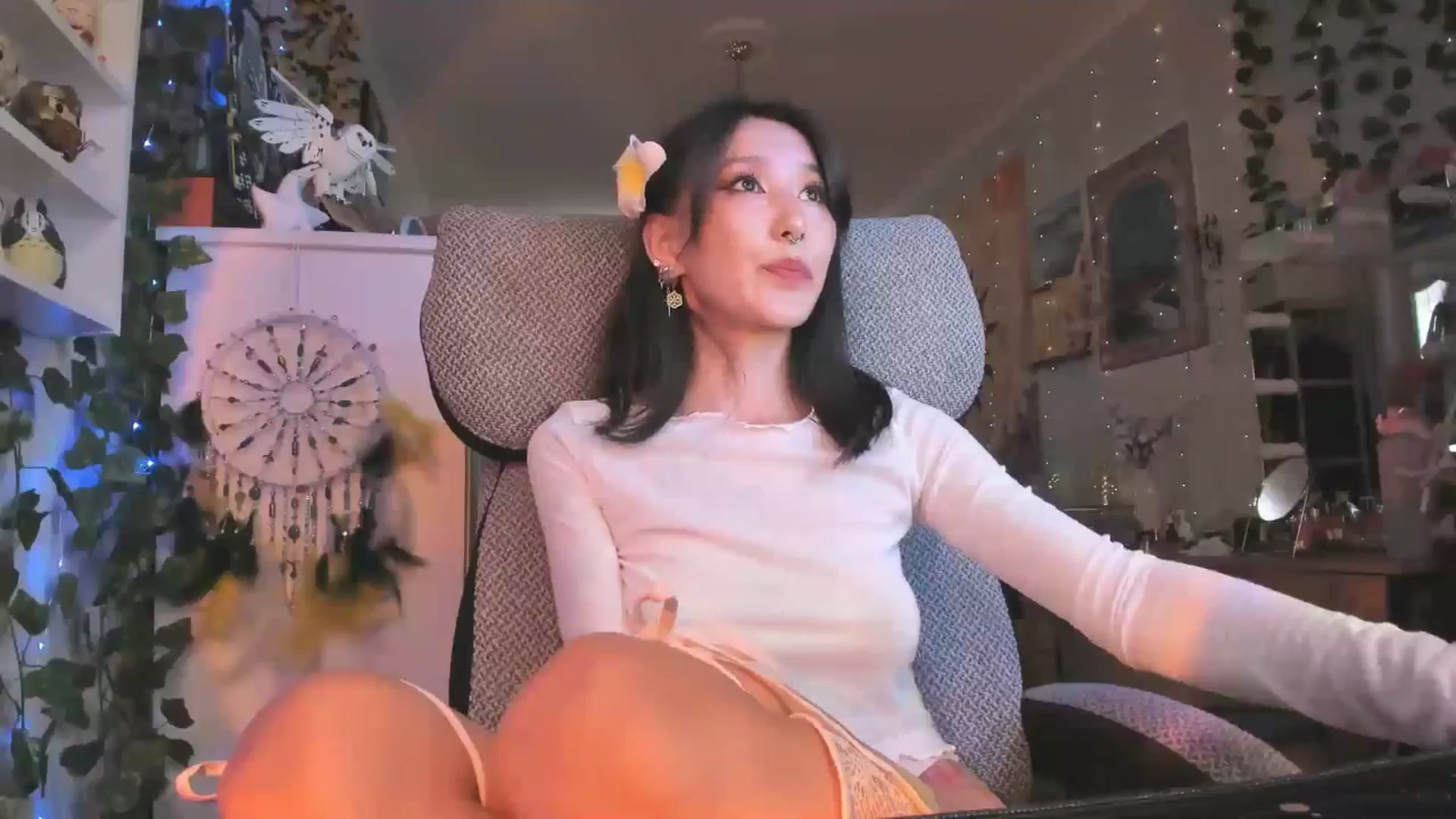 Gallery image thumbnail from KellyAsian's myfreecams stream on, 08/26/2024, 07:46 image 18 of 20