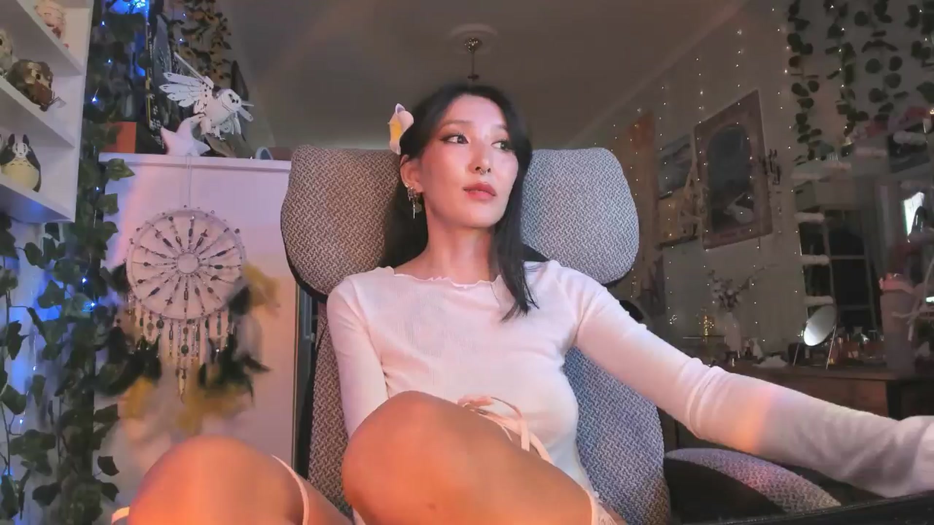 Gallery image thumbnail from KellyAsian's myfreecams stream on, 08/26/2024, 08:31 image 17 of 20