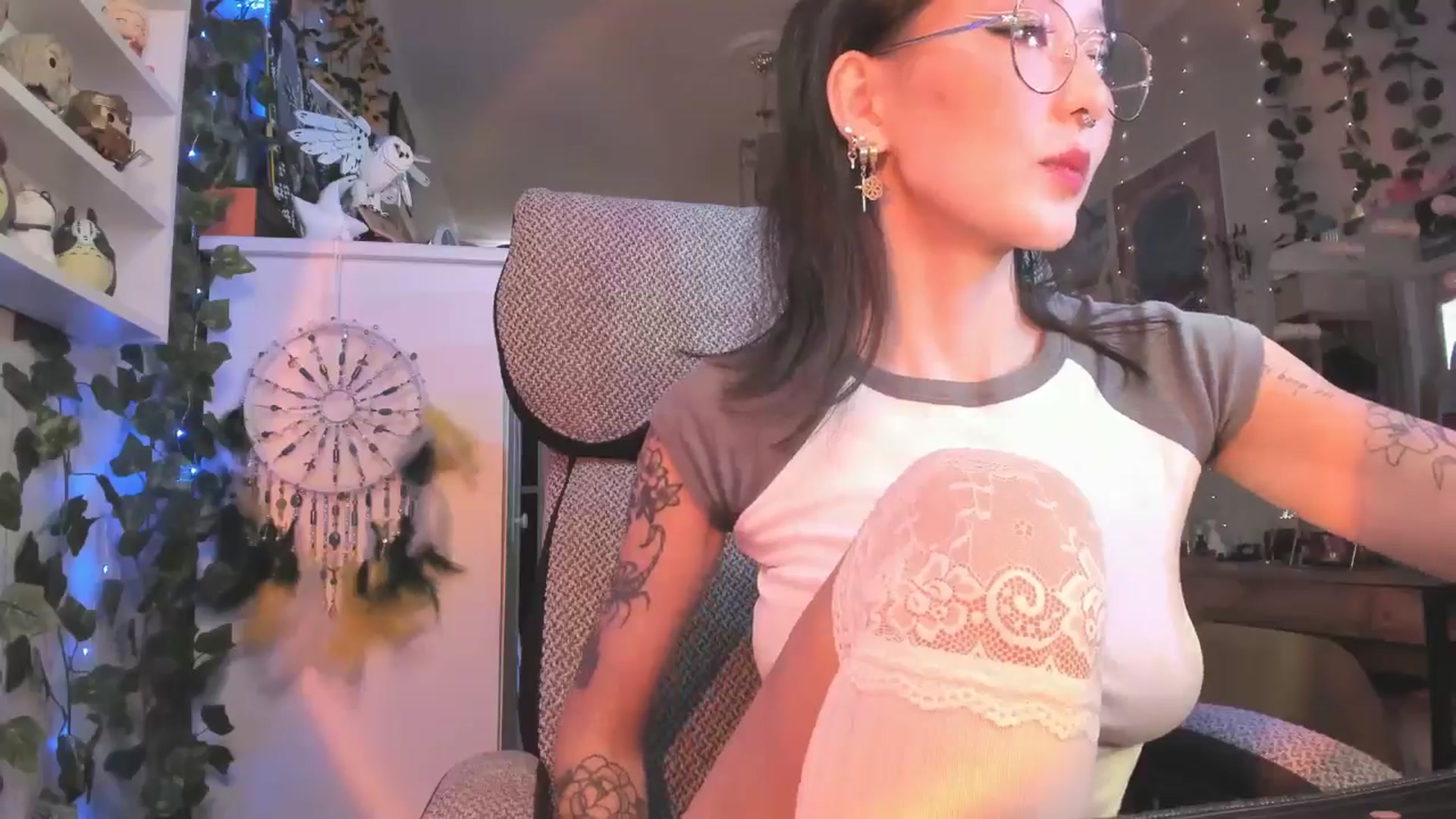 Gallery image thumbnail from KellyAsian's myfreecams stream on, 08/27/2024, 07:57 image 14 of 20