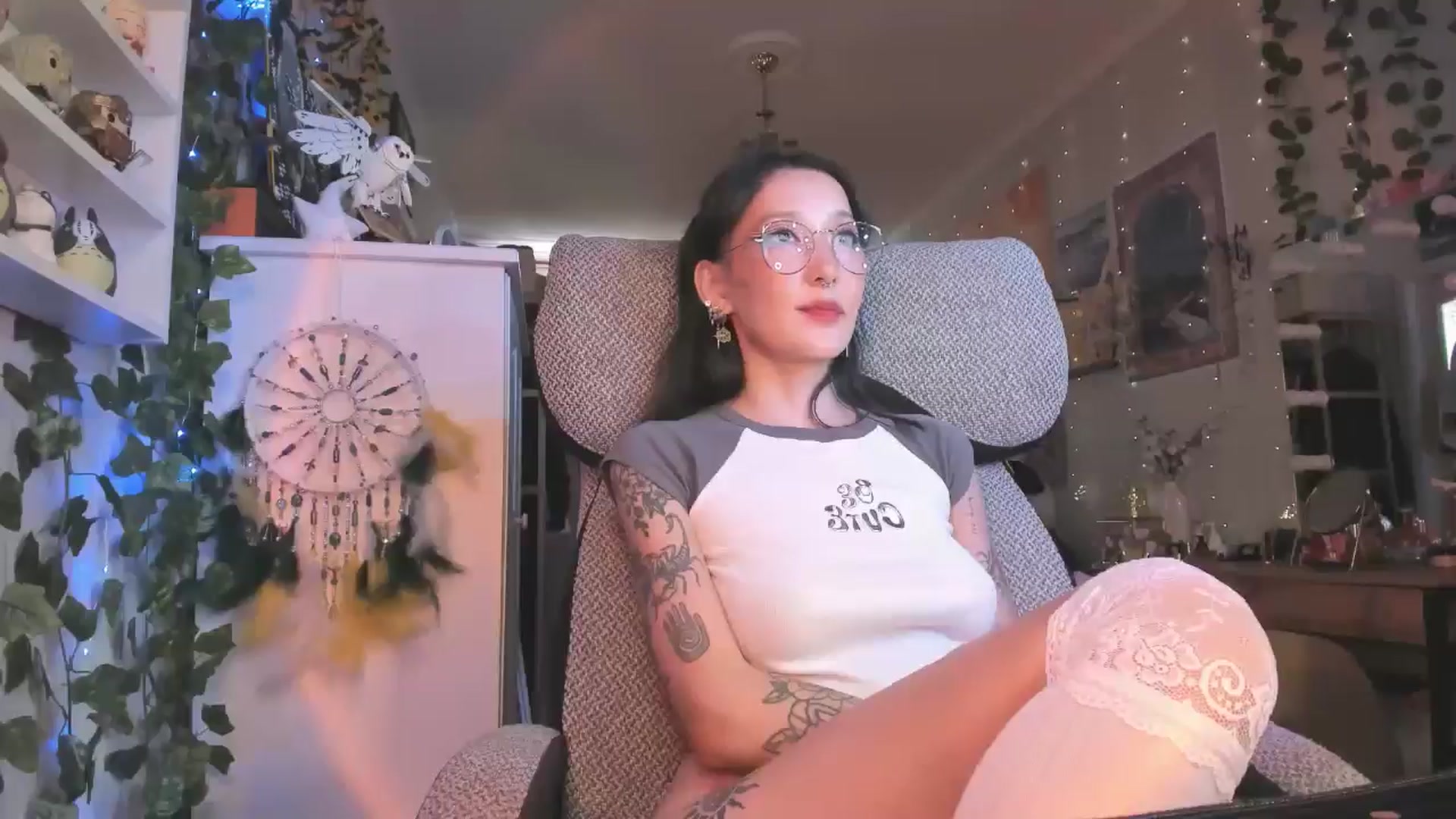 Gallery image thumbnail from KellyAsian's myfreecams stream on, 08/27/2024, 07:57 image 16 of 20