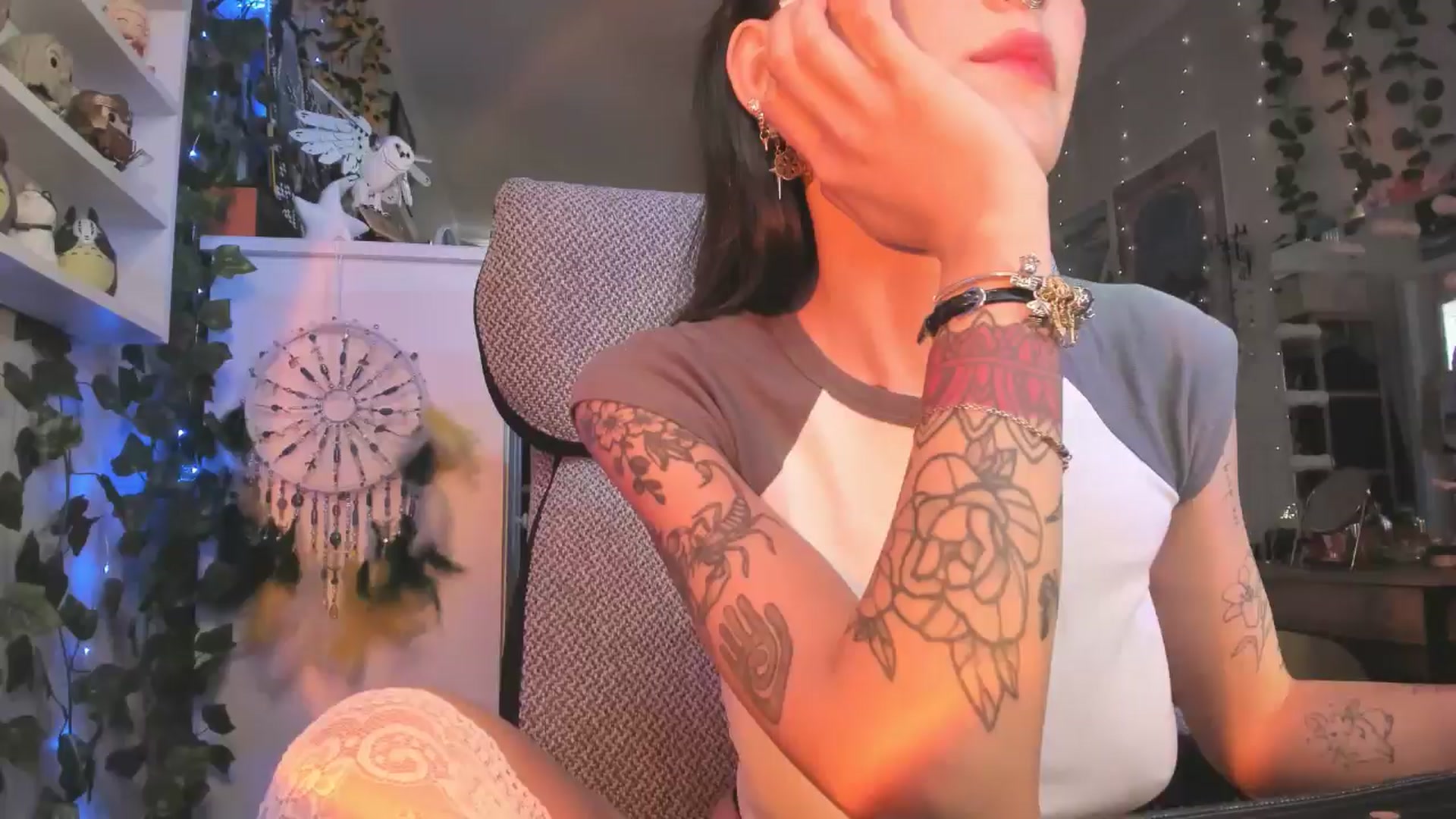 Gallery image thumbnail from KellyAsian's myfreecams stream on, 08/27/2024, 08:40 image 11 of 20