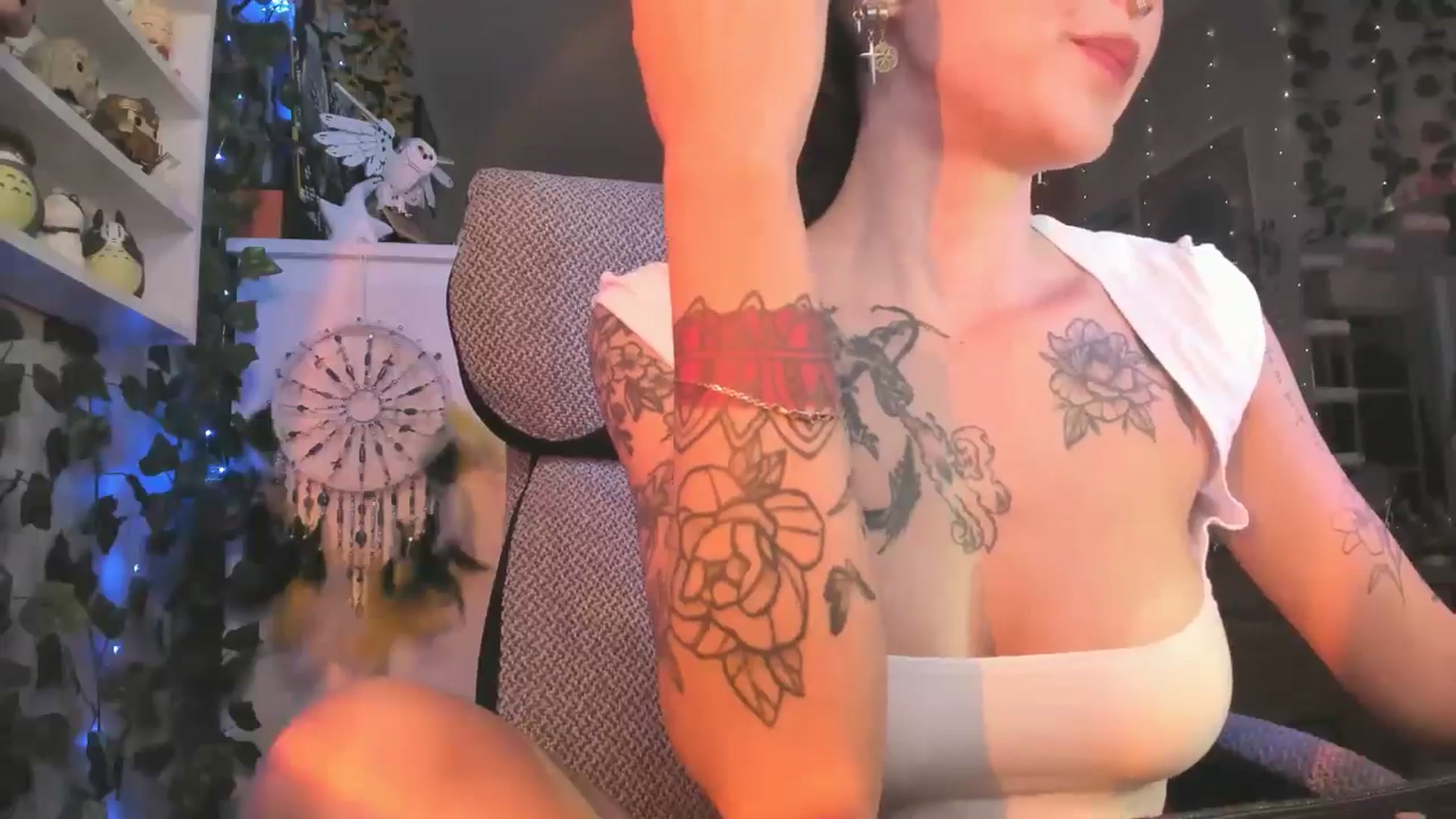 Gallery image thumbnail from KellyAsian's myfreecams stream on, 08/28/2024, 07:53 image 16 of 20