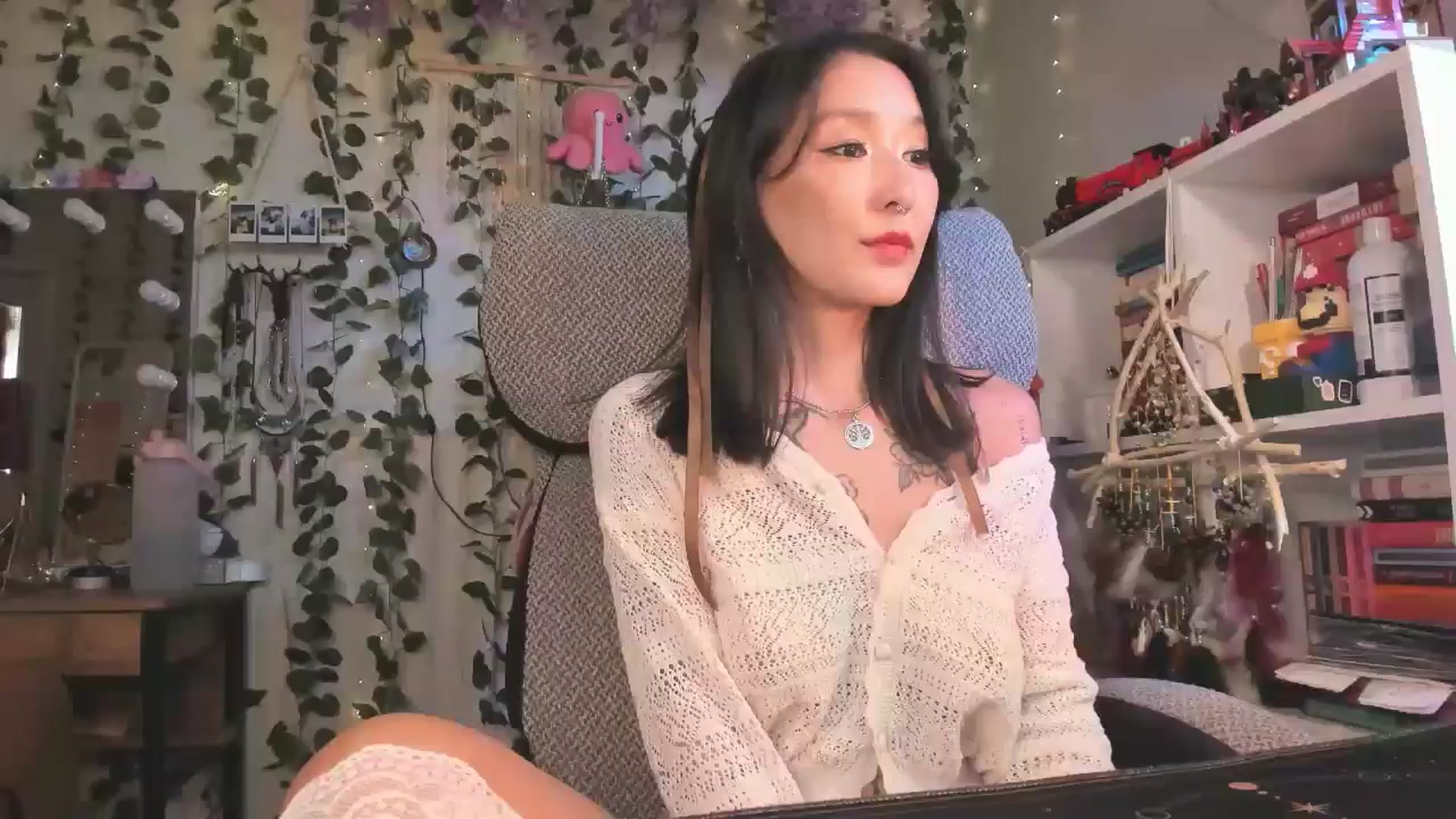 Gallery image thumbnail from KellyAsian's myfreecams stream on, 09/05/2024, 08:51 image 1 of 20