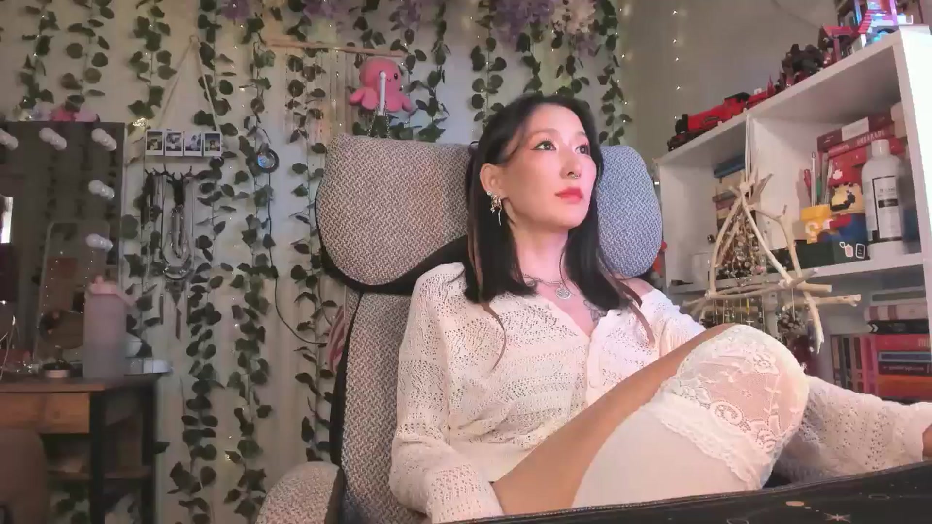Gallery image thumbnail from KellyAsian's myfreecams stream on, 09/05/2024, 08:51 image 12 of 20