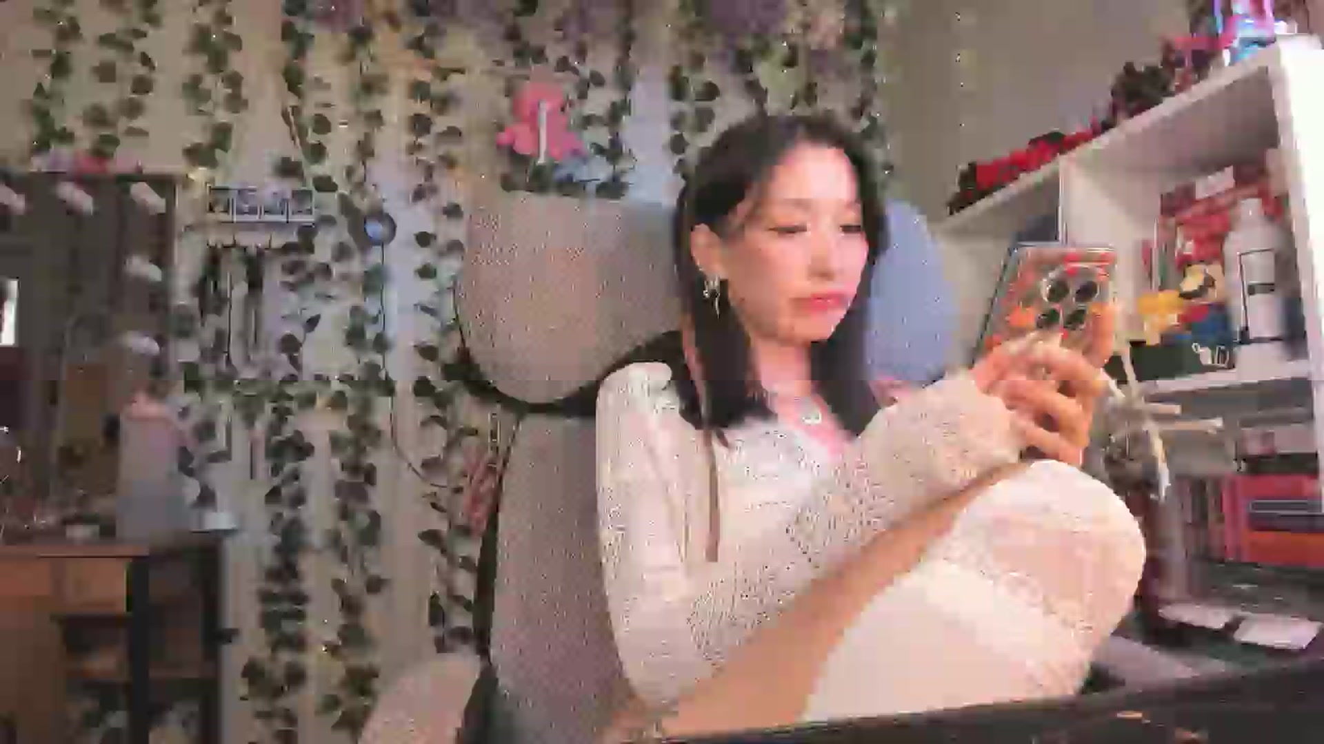 Gallery image thumbnail from KellyAsian's myfreecams stream on, 09/05/2024, 08:51 image 8 of 20