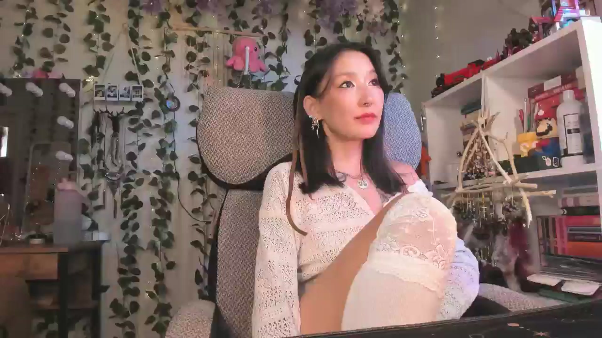 Gallery image thumbnail from KellyAsian's myfreecams stream on, 09/05/2024, 08:51 image 17 of 20