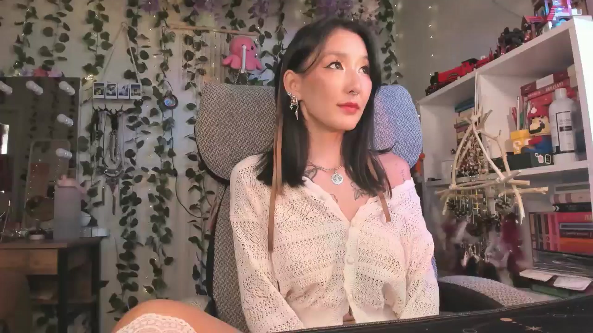 Gallery image thumbnail from KellyAsian's myfreecams stream on, 09/05/2024, 08:51 image 3 of 20