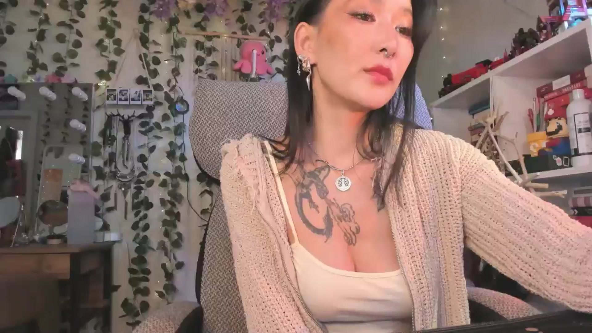 Gallery image thumbnail from KellyAsian's myfreecams stream on, 09/06/2024, 09:03 image 19 of 20