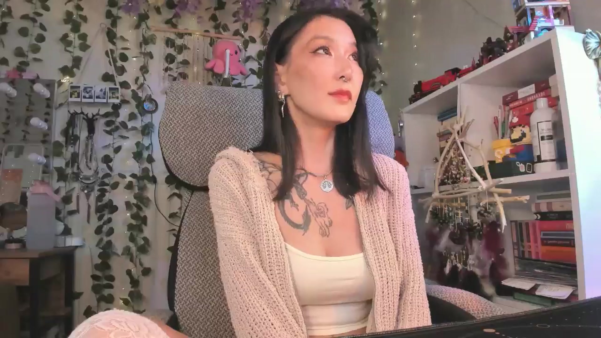 Gallery image thumbnail from KellyAsian's myfreecams stream on, 09/06/2024, 09:03 image 5 of 20