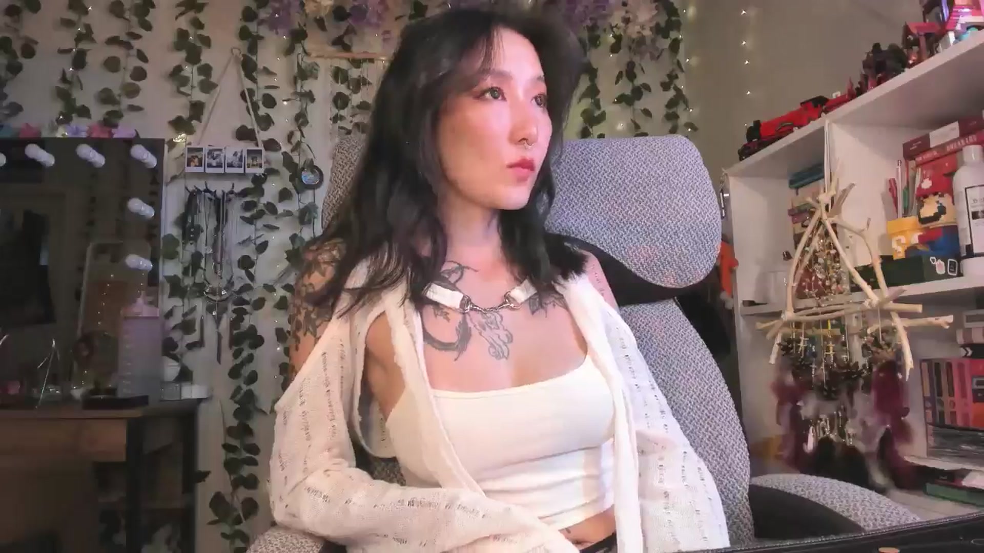 Gallery image thumbnail from KellyAsian's myfreecams stream on, 09/06/2024, 16:30 image 11 of 20