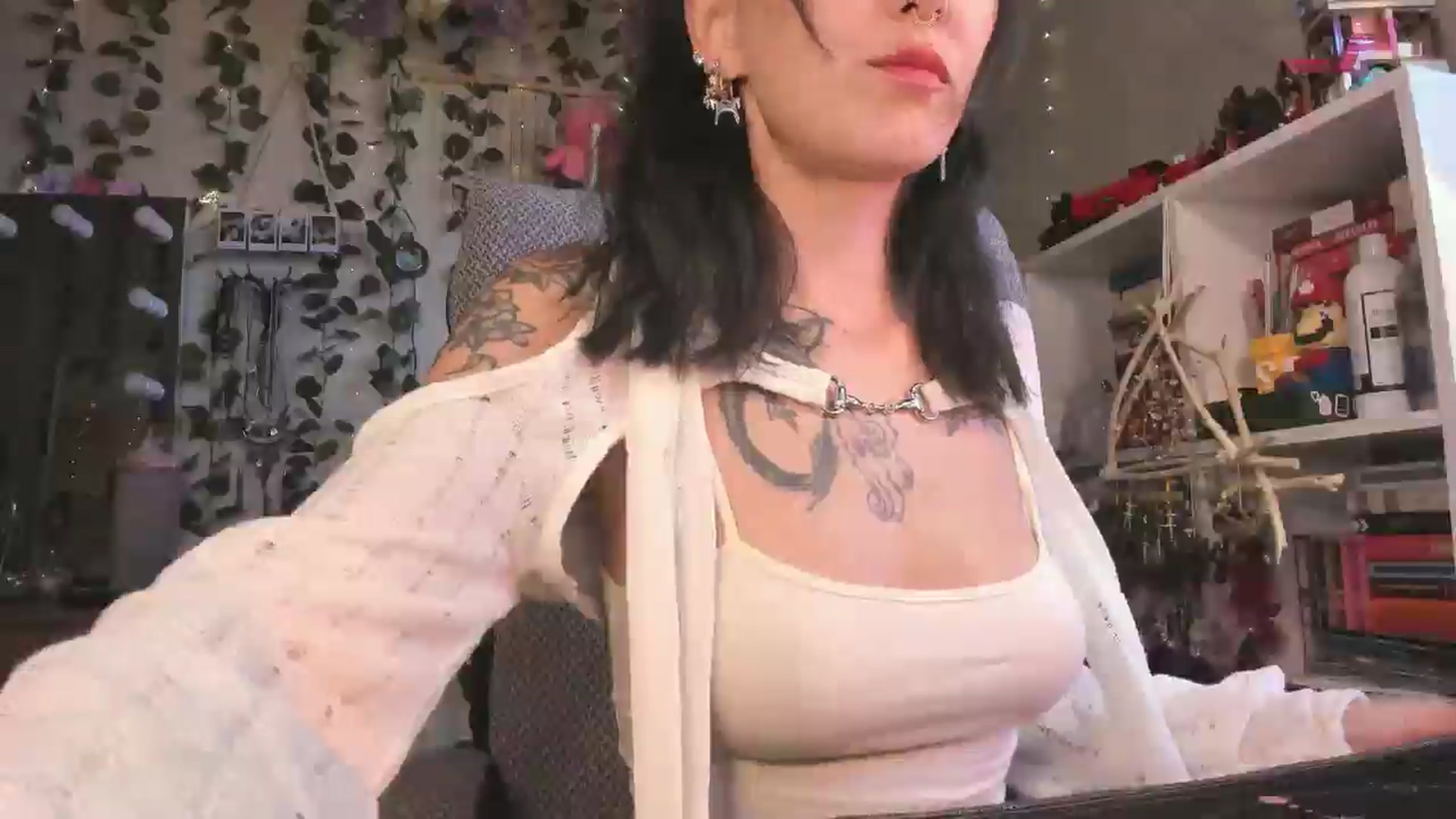 Gallery image thumbnail from KellyAsian's myfreecams stream on, 09/06/2024, 16:30 image 14 of 20