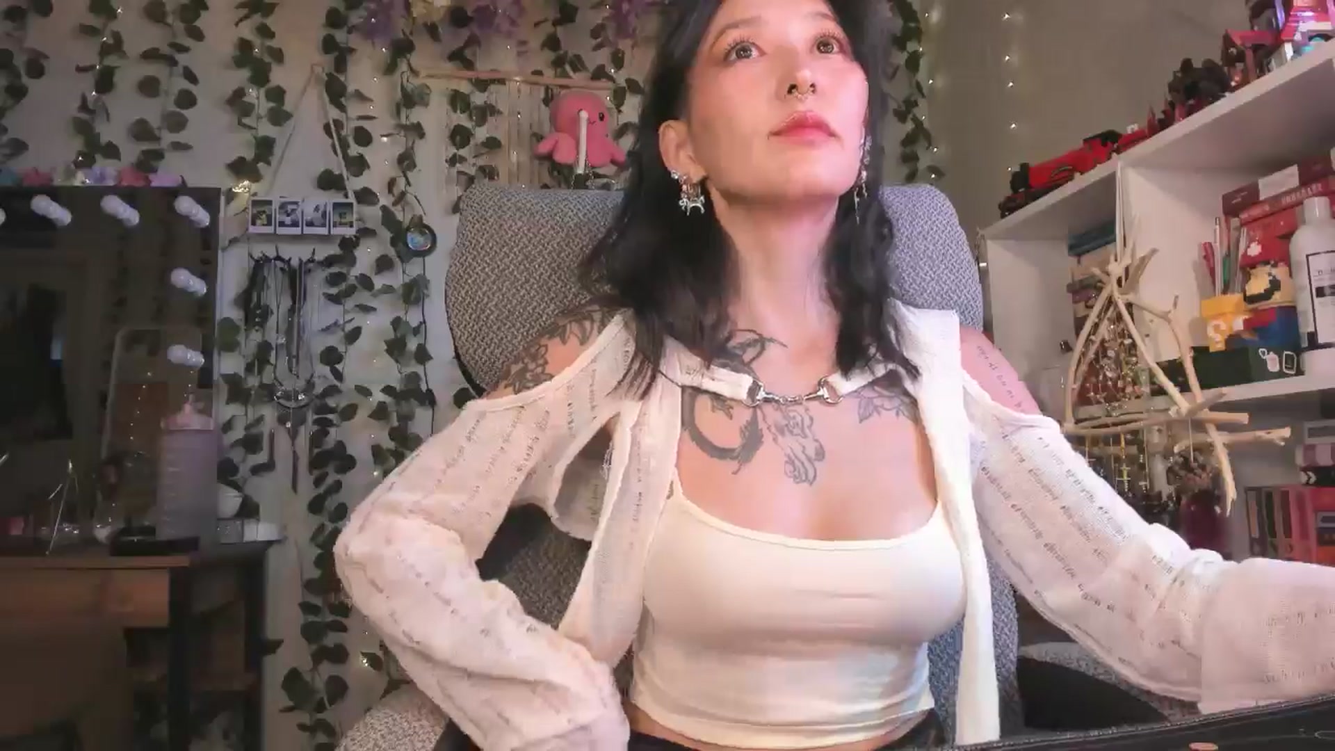Gallery image thumbnail from KellyAsian's myfreecams stream on, 09/06/2024, 16:30 image 2 of 20