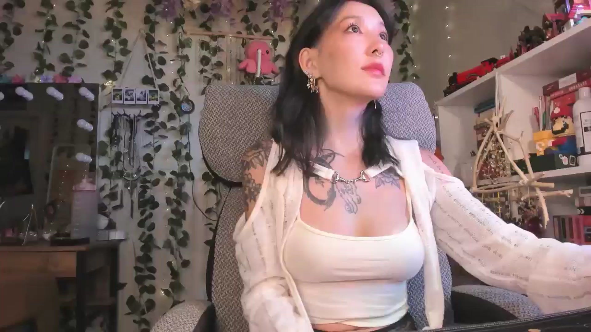 Gallery image thumbnail from KellyAsian's myfreecams stream on, 09/06/2024, 16:30 image 4 of 20