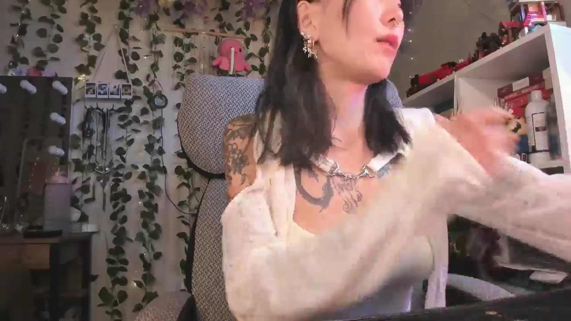 Gallery image thumbnail from KellyAsian's myfreecams stream on, 09/06/2024, 16:30 image 16 of 20