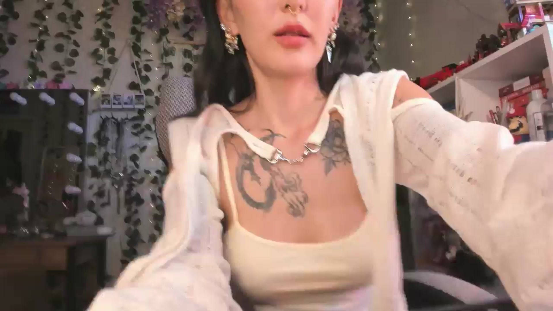 Gallery image thumbnail from KellyAsian's myfreecams stream on, 09/06/2024, 20:16 image 19 of 20
