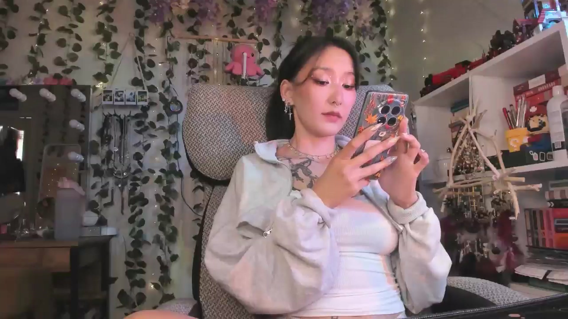 Gallery image thumbnail from KellyAsian's myfreecams stream on, 09/09/2024, 07:50 image 18 of 20