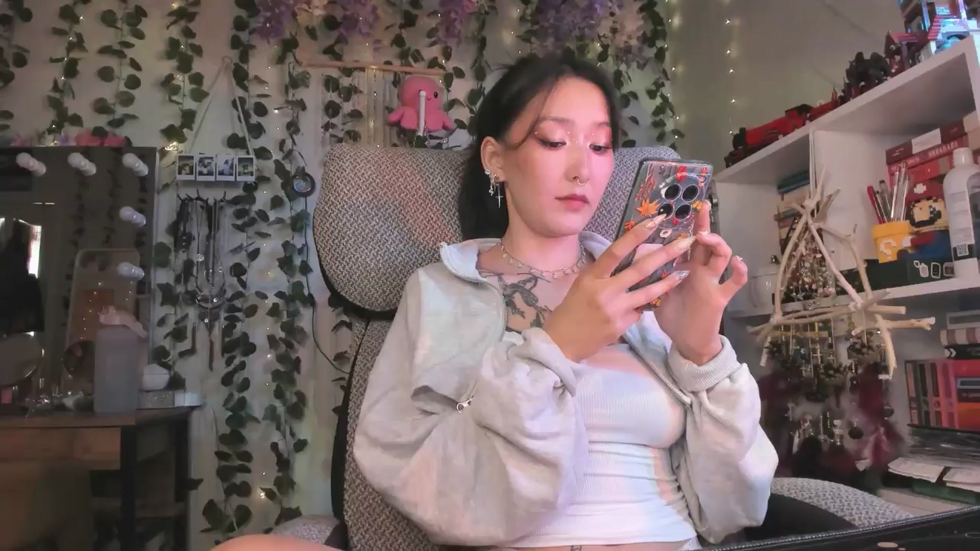 Gallery image thumbnail from KellyAsian's myfreecams stream on, 09/09/2024, 07:50 image 17 of 20