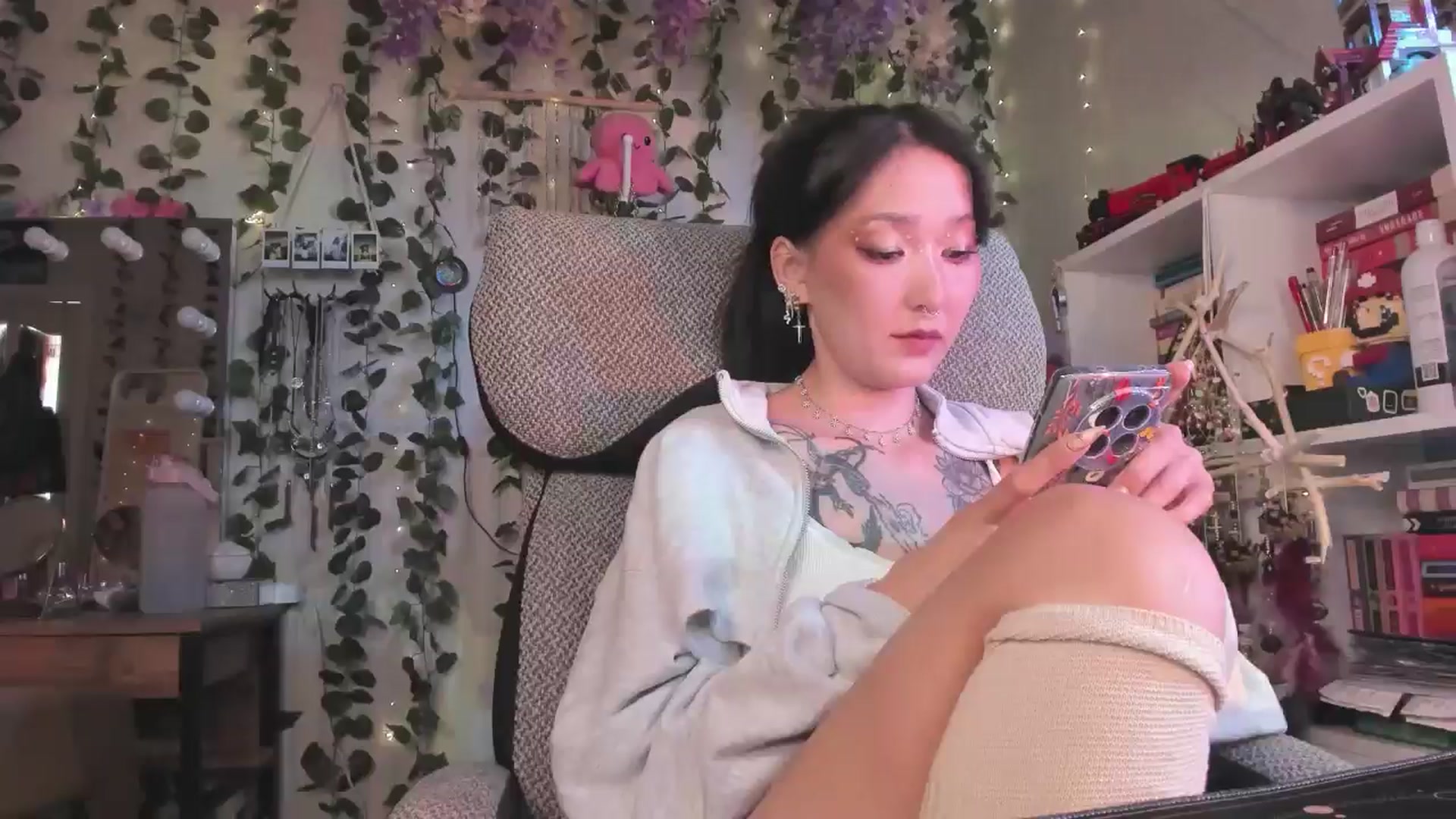 Gallery image thumbnail from KellyAsian's myfreecams stream on, 09/09/2024, 08:14 image 6 of 20