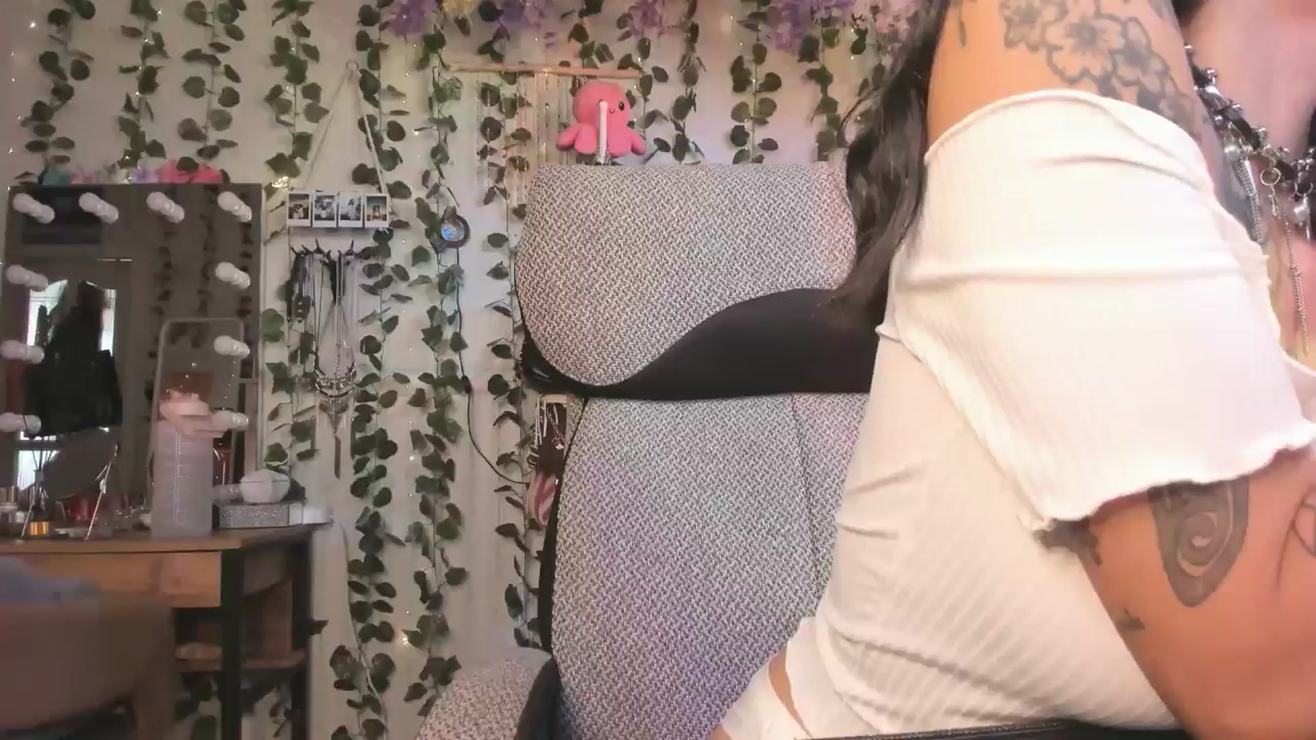 Gallery image thumbnail from KellyAsian's myfreecams stream on, 09/12/2024, 08:33 image 10 of 20
