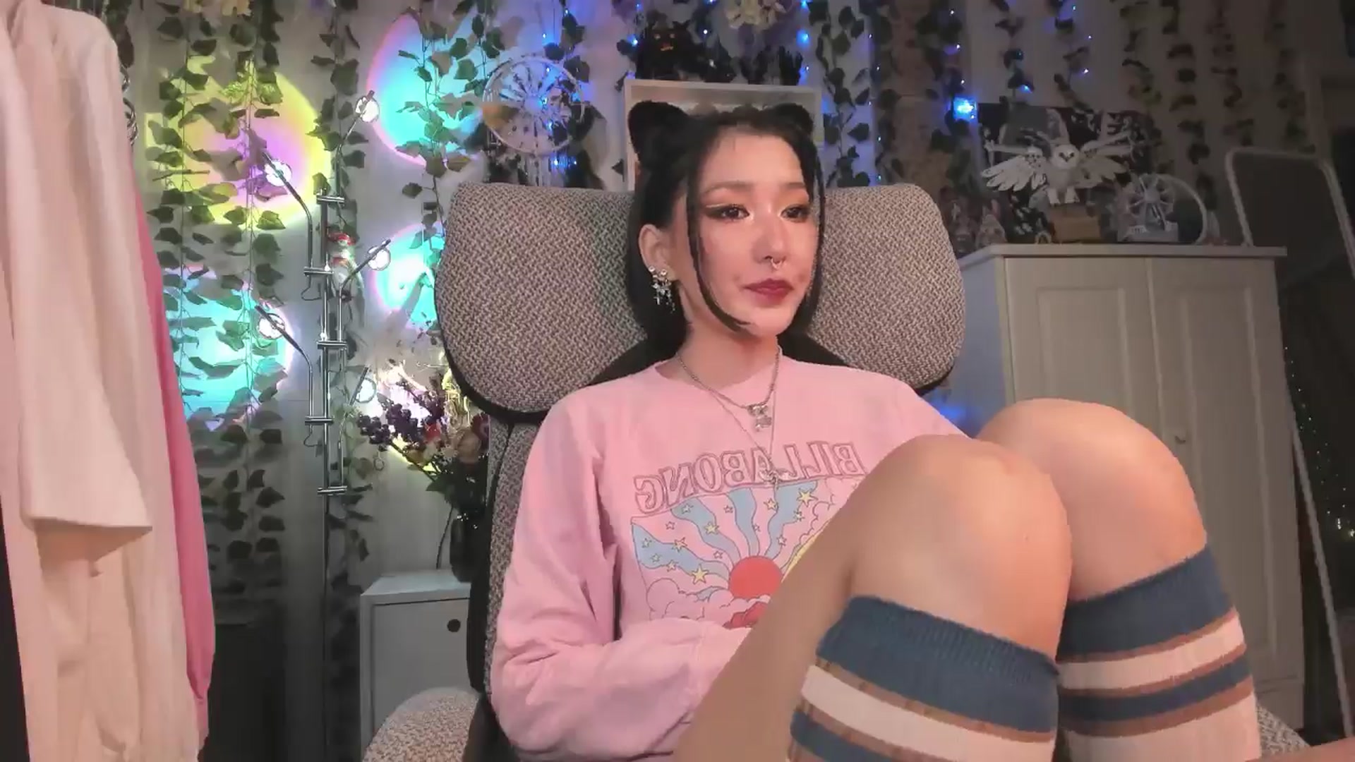 Gallery image thumbnail from KellyAsian's myfreecams stream on, 12/12/2024, 07:52 image 16 of 20