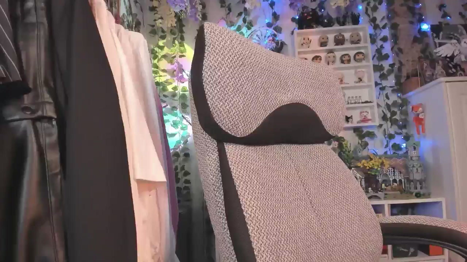Gallery image thumbnail from KellyAsian's myfreecams stream on, 12/12/2024, 07:52 image 5 of 20