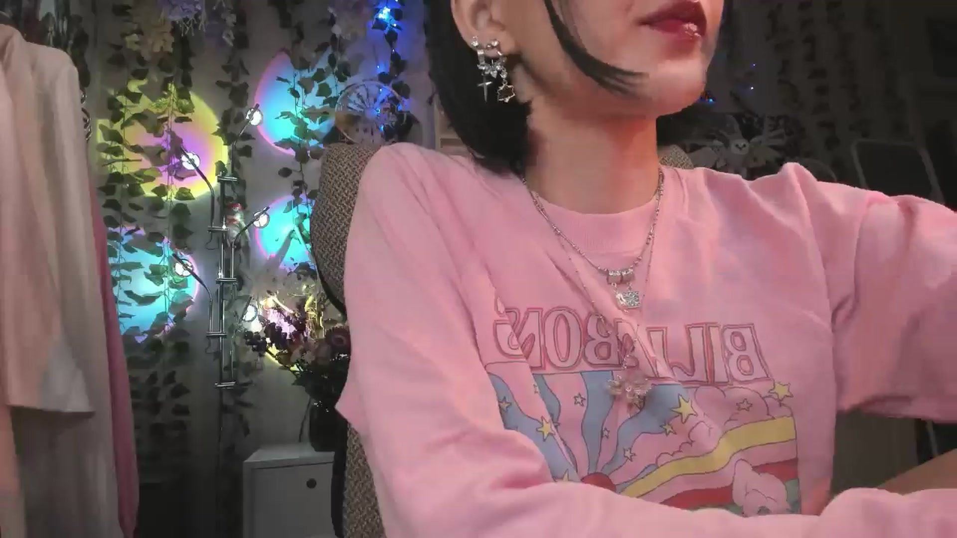 Gallery image thumbnail from KellyAsian's myfreecams stream on, 12/12/2024, 07:52 image 15 of 20