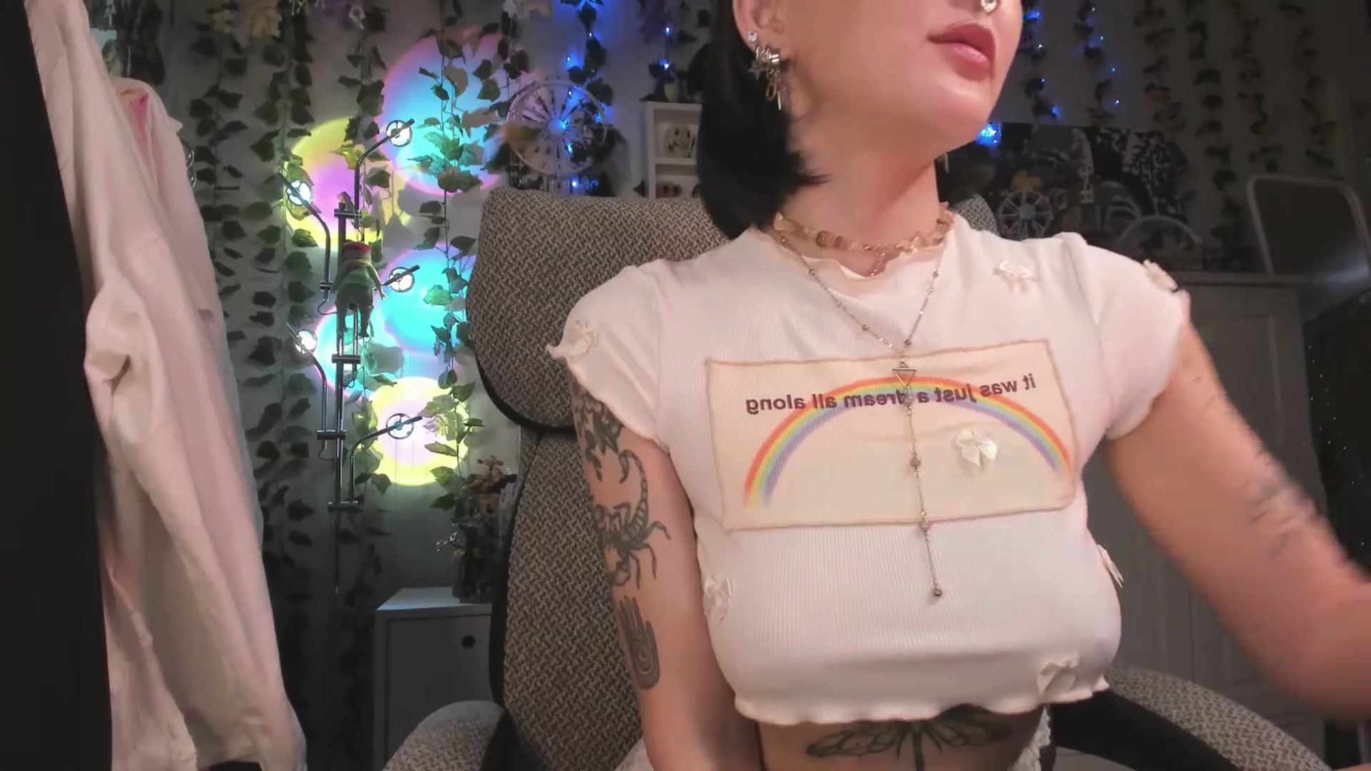 Gallery image thumbnail from KellyAsian's myfreecams stream on, 01/07/2025, 09:18 image 6 of 20