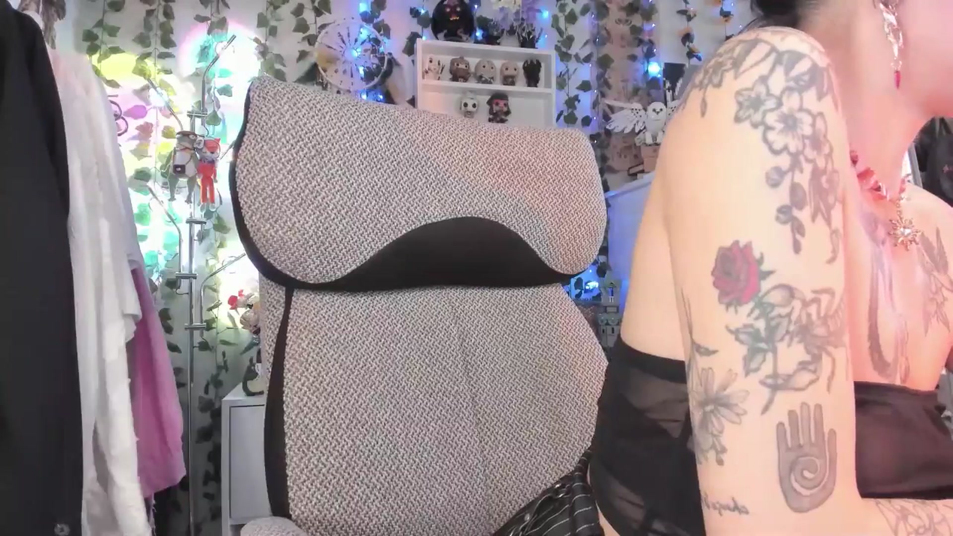 Gallery image thumbnail from KellyAsian's myfreecams stream on, 02/24/2025, 09:04 image 17 of 20