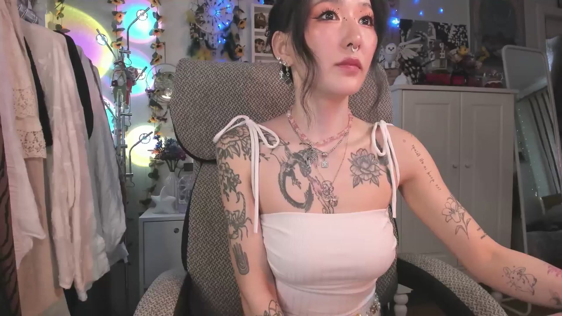 Gallery image thumbnail from KellyAsian's myfreecams stream on, 03/12/2025, 09:10 image 12 of 20